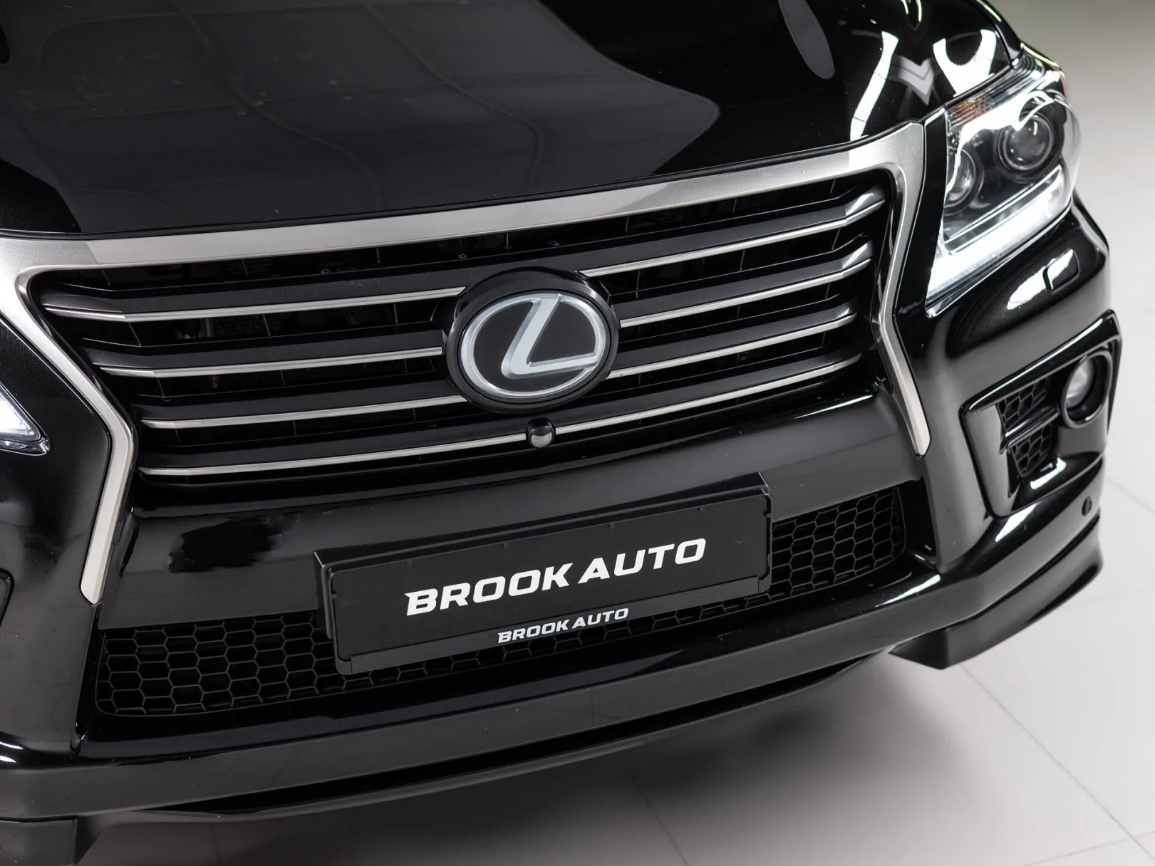 Lexus LX 25th Anniversary Edition 2 III Рестайлинг, 2015 — экстерьер, фото 34