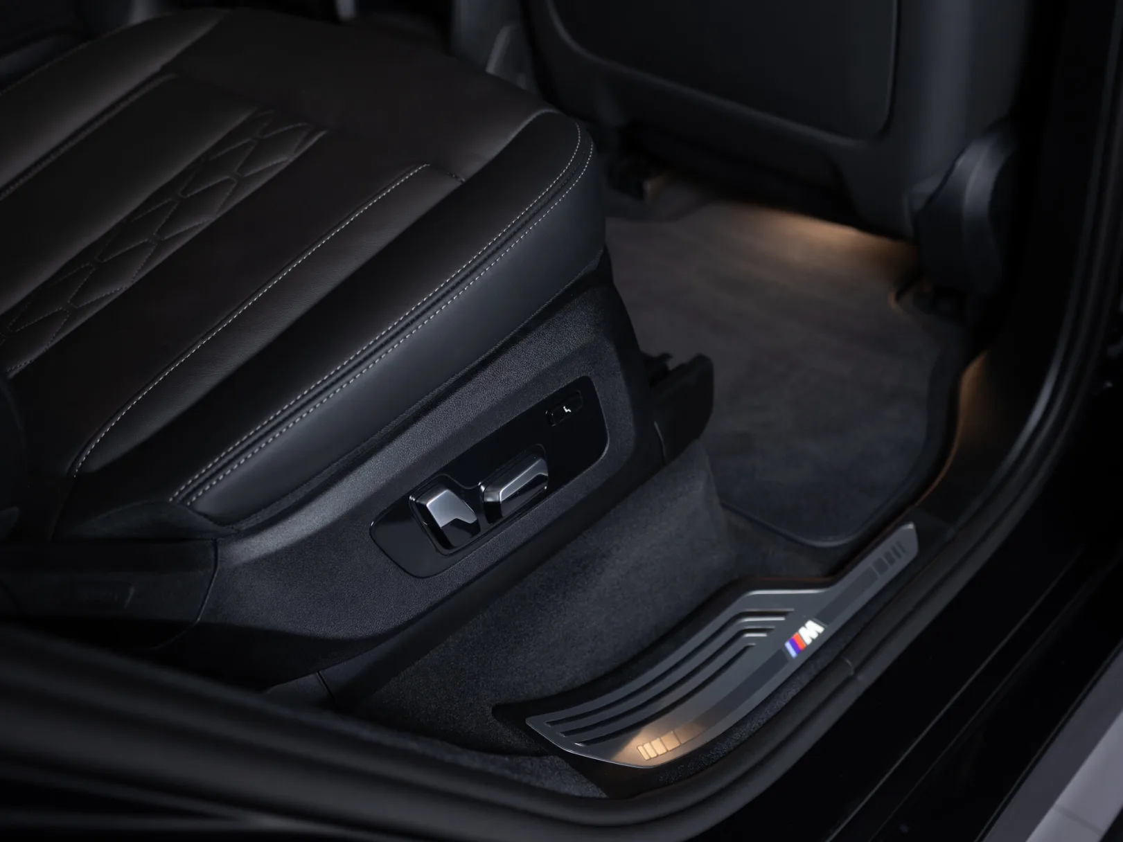 BMW X7 M60i xDrive Sport Pro I (G07) Рестайлинг, 2023 — экстерьер, фото 26