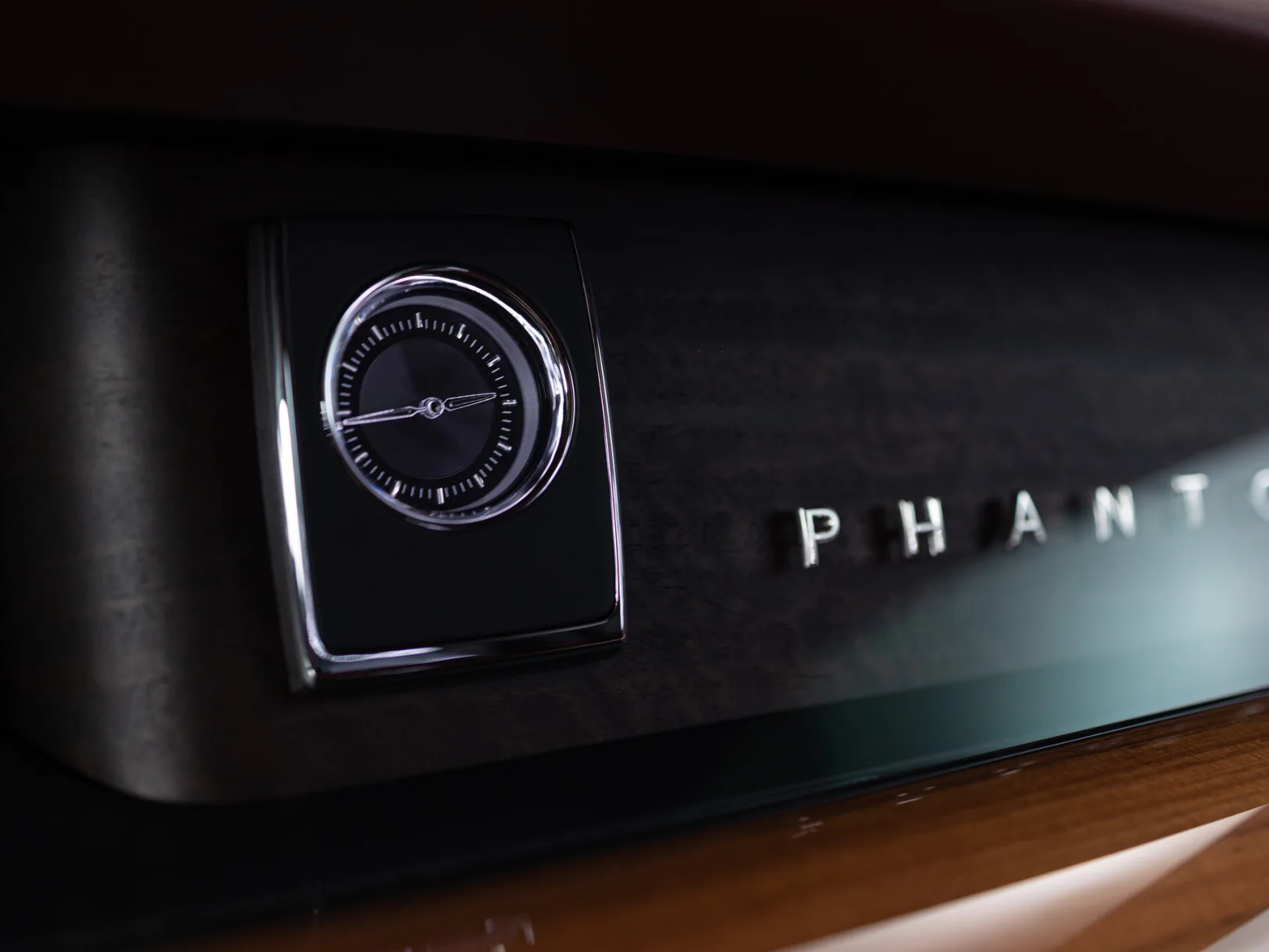 Rolls-Royce Phantom Individual VIII Рестайлинг (Series II), 2024 — экстерьер, фото 44