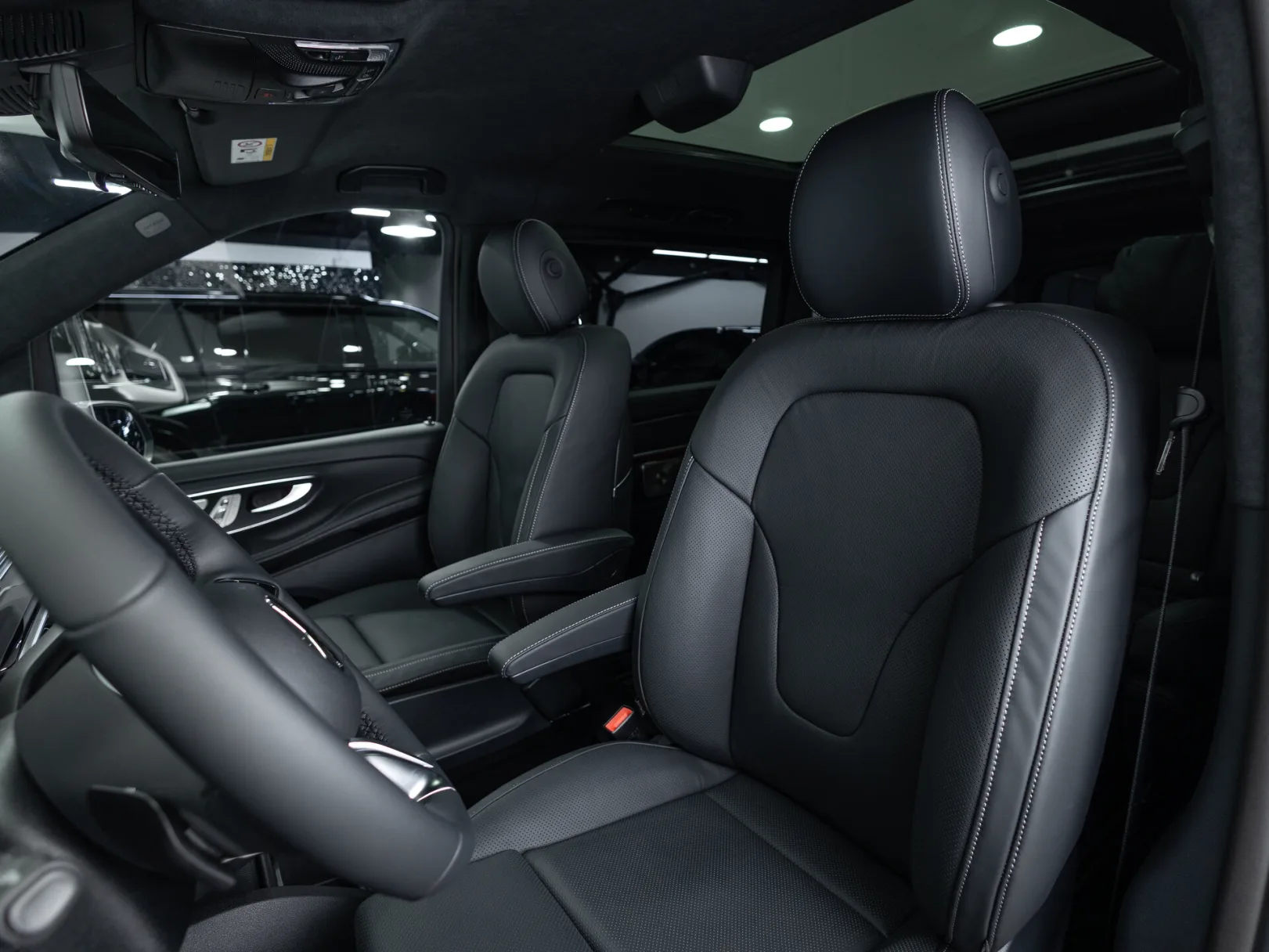 Mercedes-Benz V-Класс Exclusive AMG Line III (W447) Рестайлинг 2, 2025 — экстерьер, фото 11