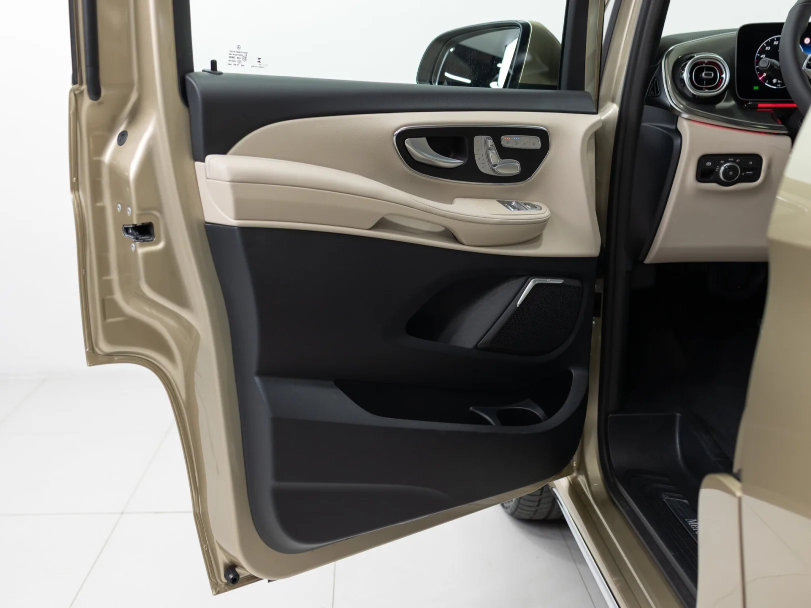 Mercedes-Benz V-Класс Exclusive III (W447) Рестайлинг 2, 2025 — экстерьер, фото 8