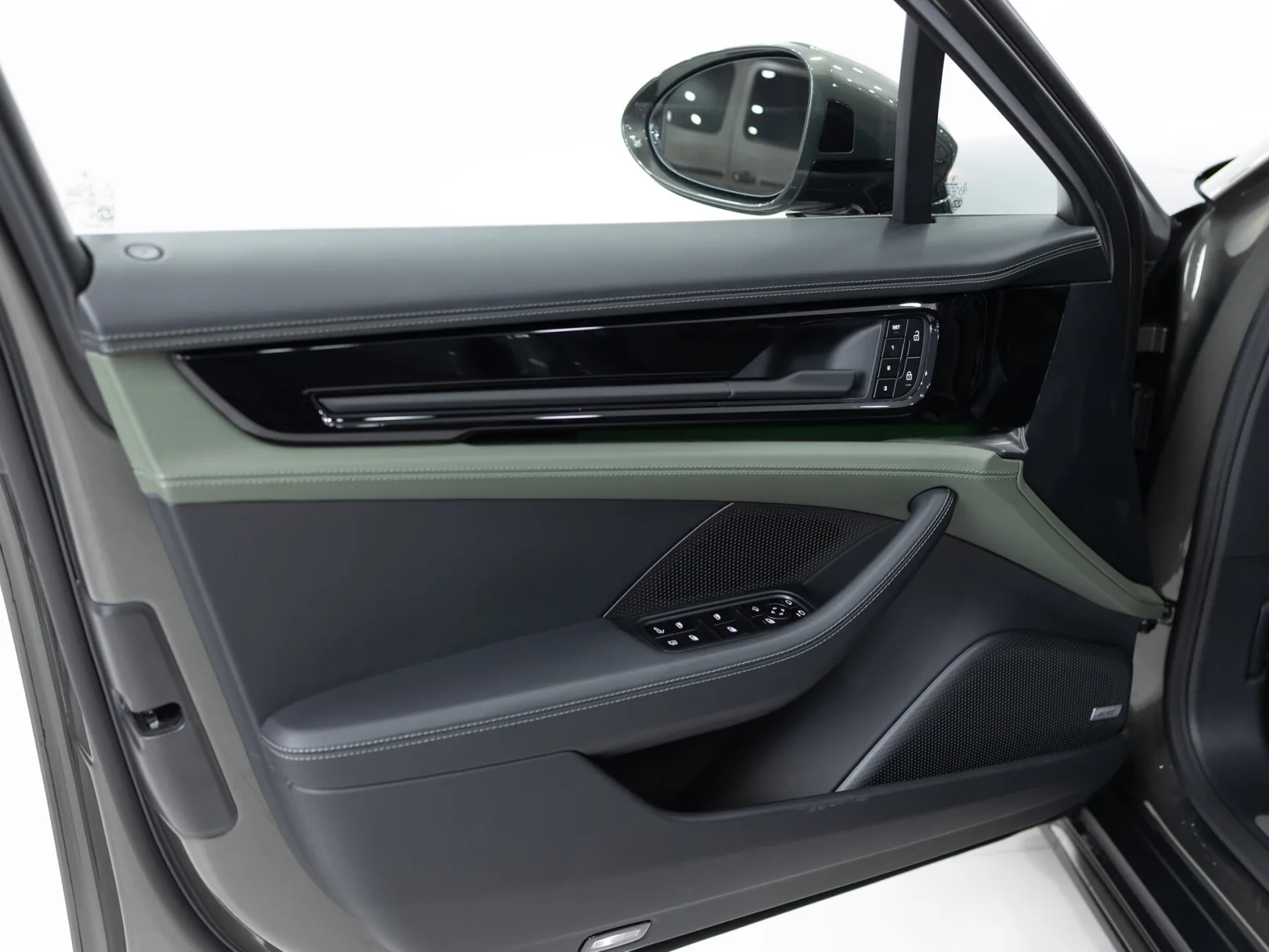 Porsche Panamera Turbo S E-Hybrid III, 2024 — экстерьер, фото 8