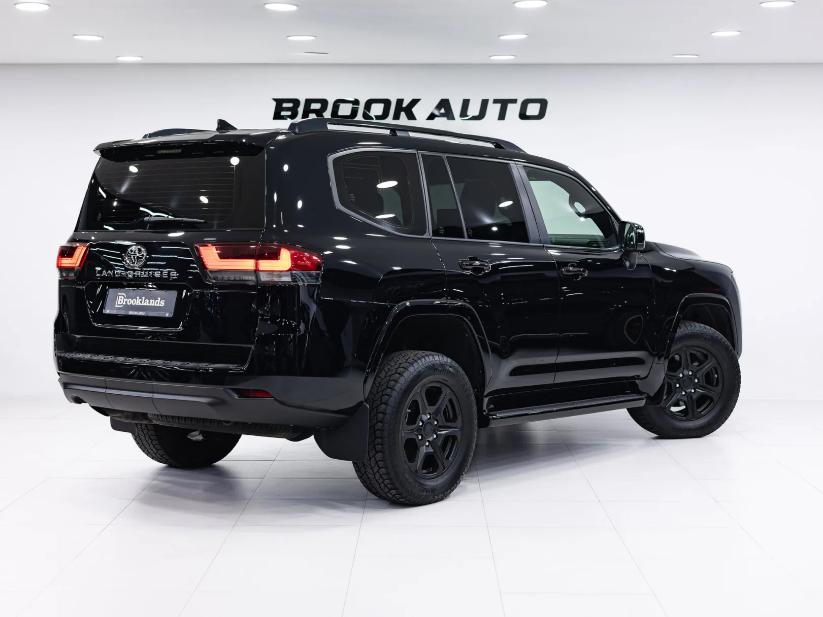Toyota Land Cruiser GXR 300 Series, 2022 — экстерьер, фото 4
