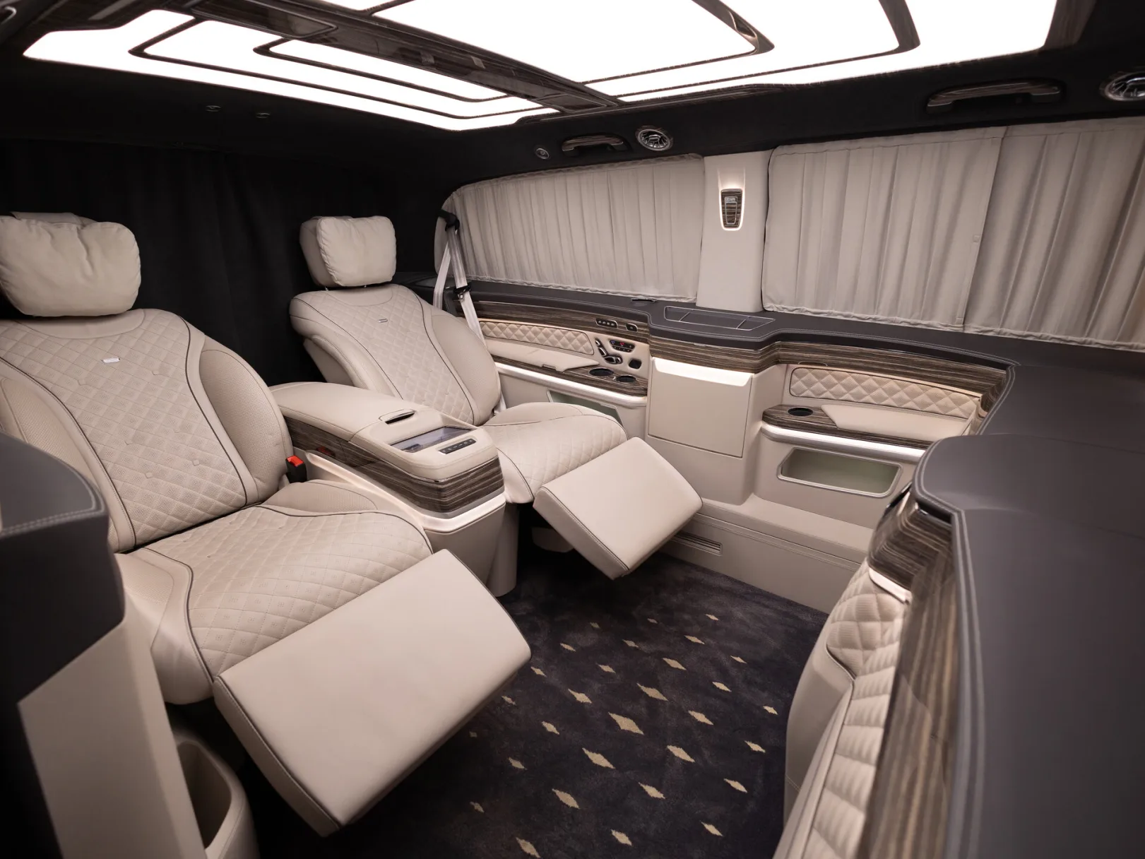 Mercedes-Benz V-Класс VIP III (W447) Рестайлинг, 2021 — экстерьер, фото 11