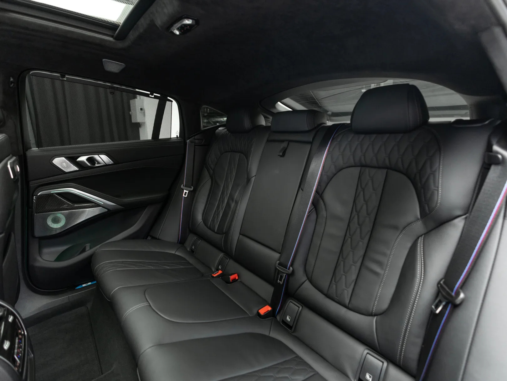 BMW X6 M60i III (G06) Рестайлинг, 2025 — экстерьер, фото 31