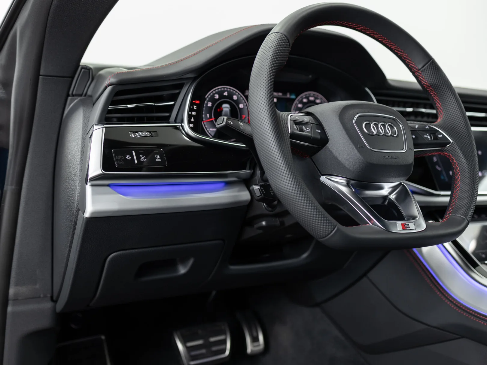 Audi Q8 55 TFSI I (4M) Рестайлинг, 2025 — экстерьер, фото 14