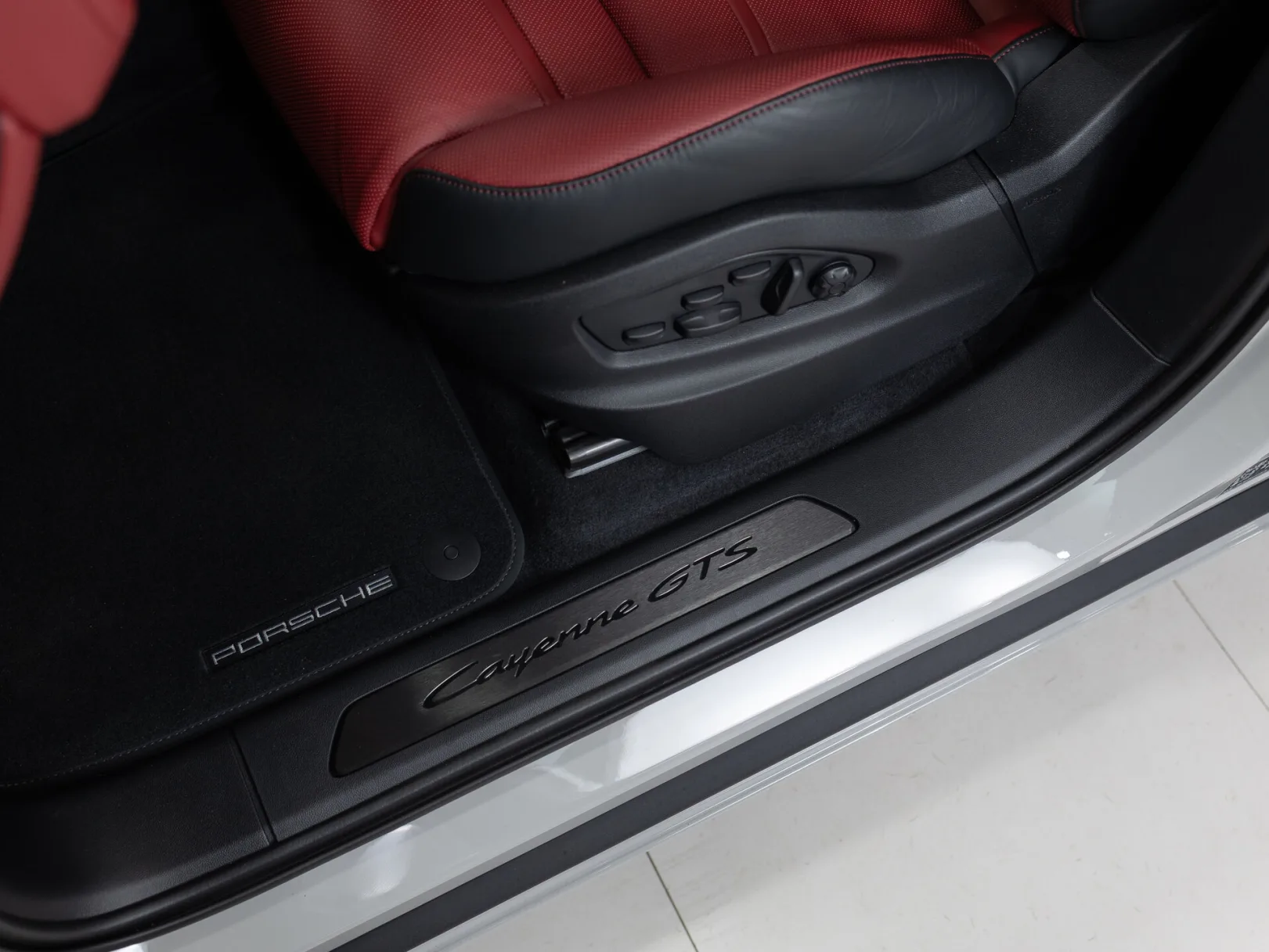 Porsche Cayenne GTS Coupé III Рестайлинг, 2025 — экстерьер, фото 12