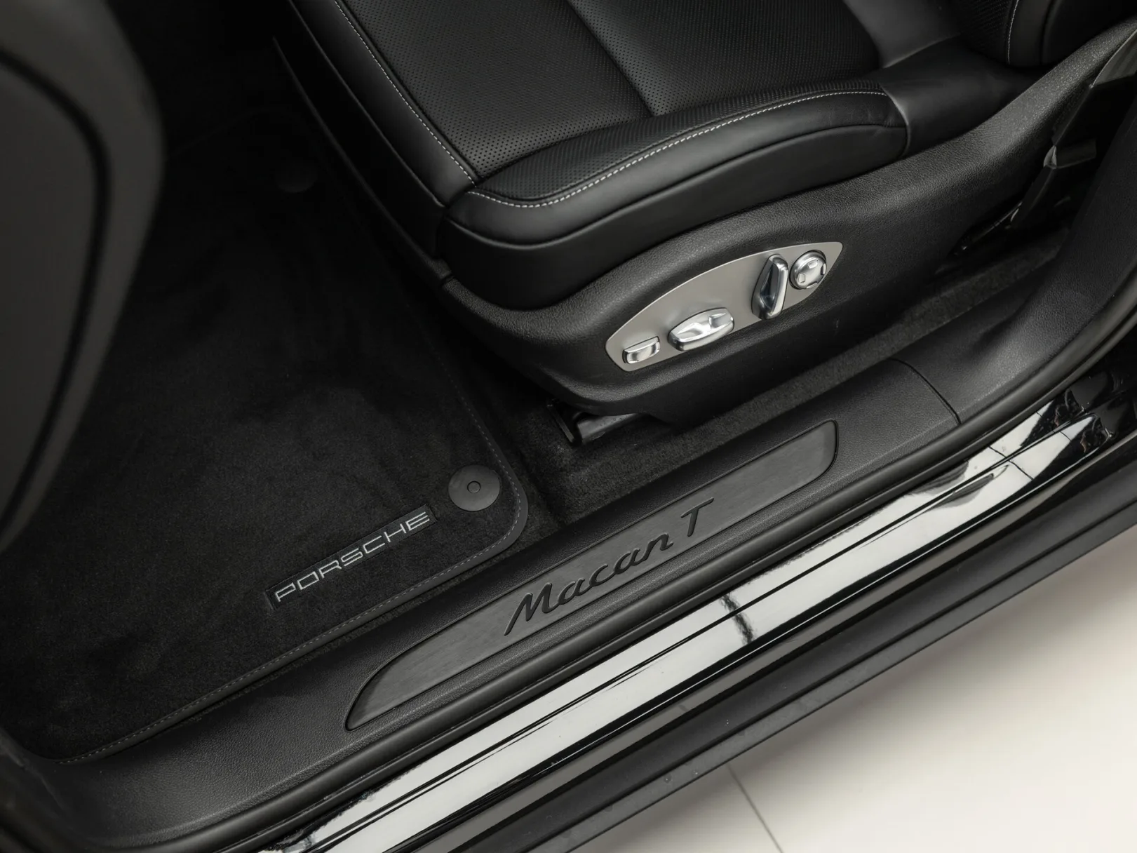 Porsche Macan T I Рестайлинг 2, 2026 — экстерьер, фото 12