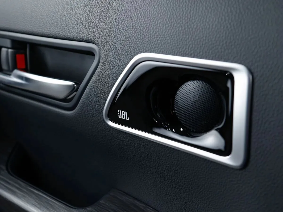 Toyota Land Cruiser 300 Series, 2021 — экстерьер, фото 21