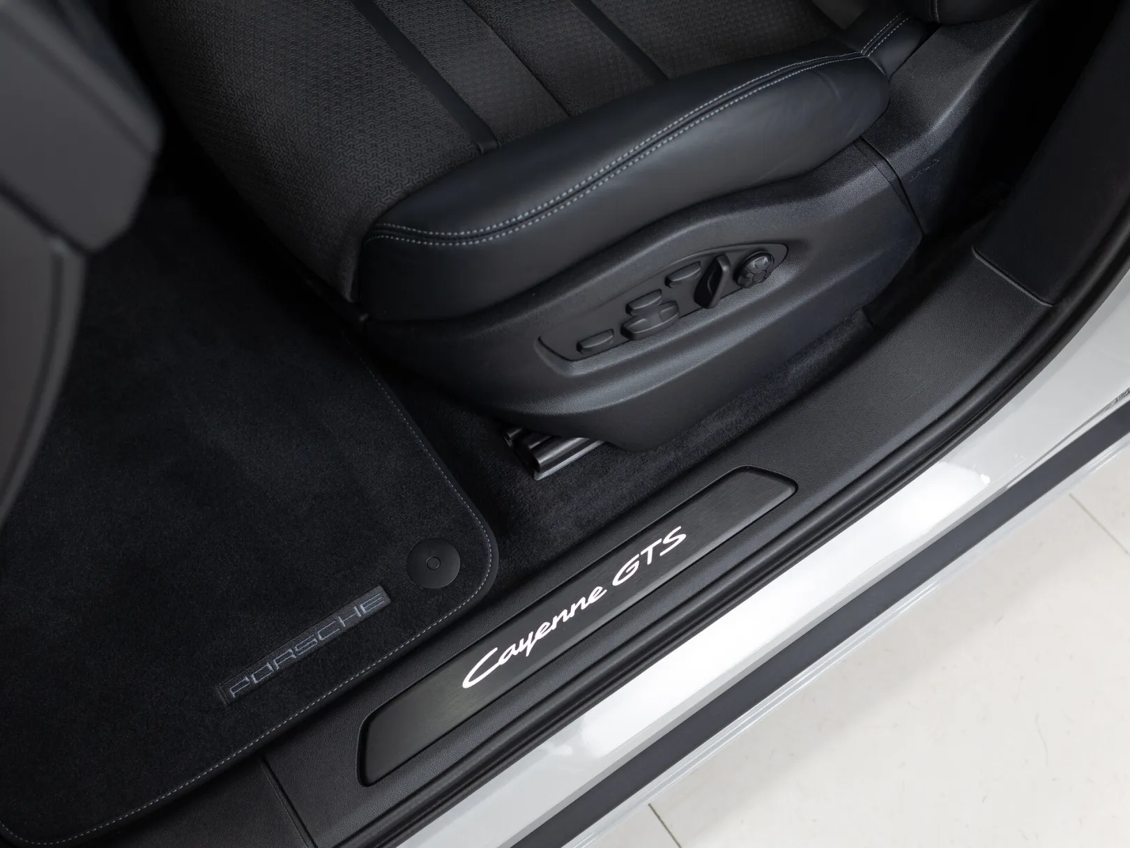 Porsche Cayenne GTS III Рестайлинг, 2026 — экстерьер, фото 12