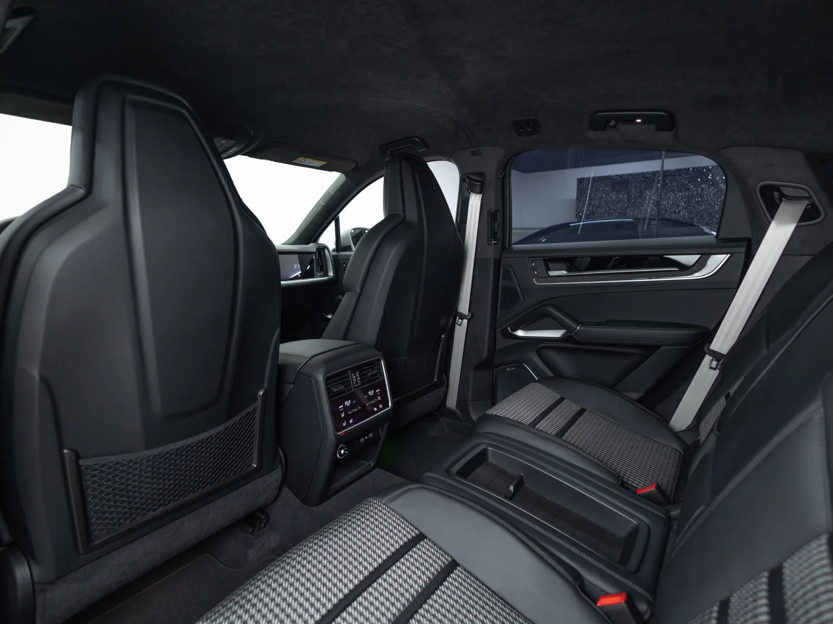 Porsche Cayenne GTS Coupé III Рестайлинг, 2025 — экстерьер, фото 27
