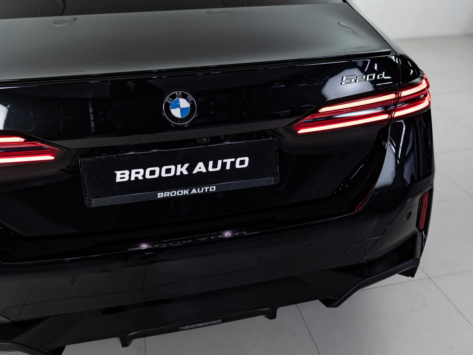 BMW 5 серии 520d xDrive VIII (G60/G61/G68), 2025 — экстерьер, фото 30