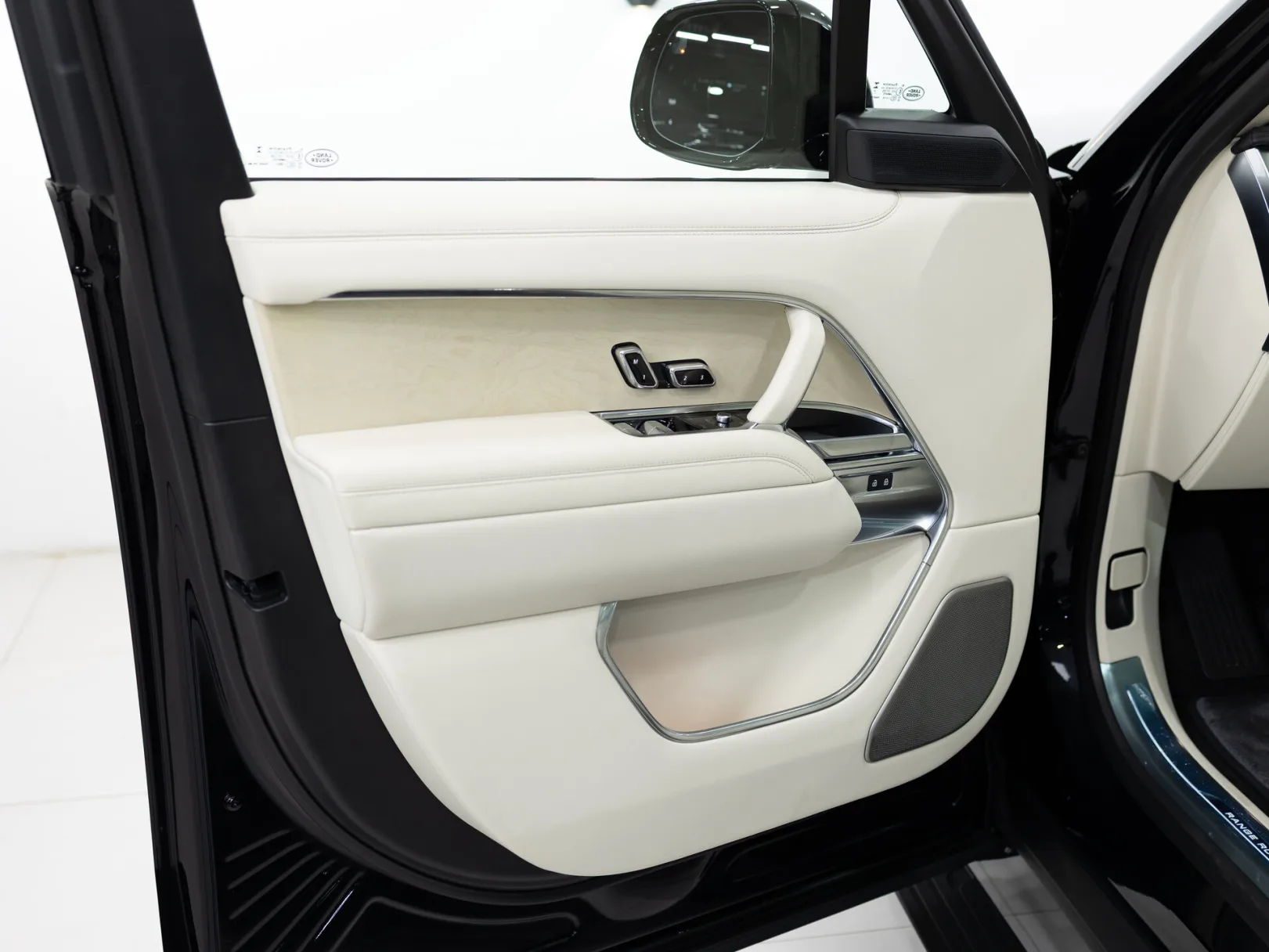 Land Rover Range Rover SV V, 2024 — экстерьер, фото 8