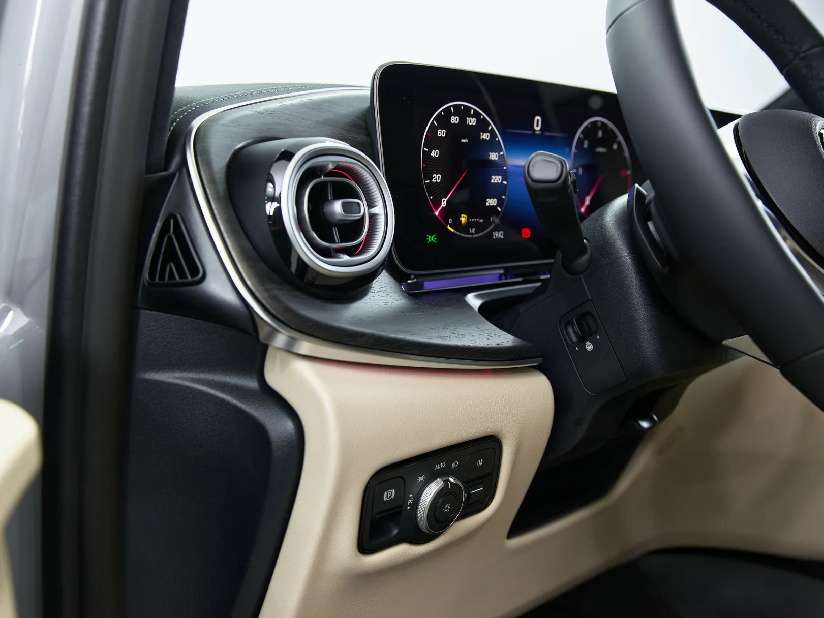 Mercedes-Benz V-Класс Exclusive III (W447) Рестайлинг 2, 2026 — экстерьер, фото 15
