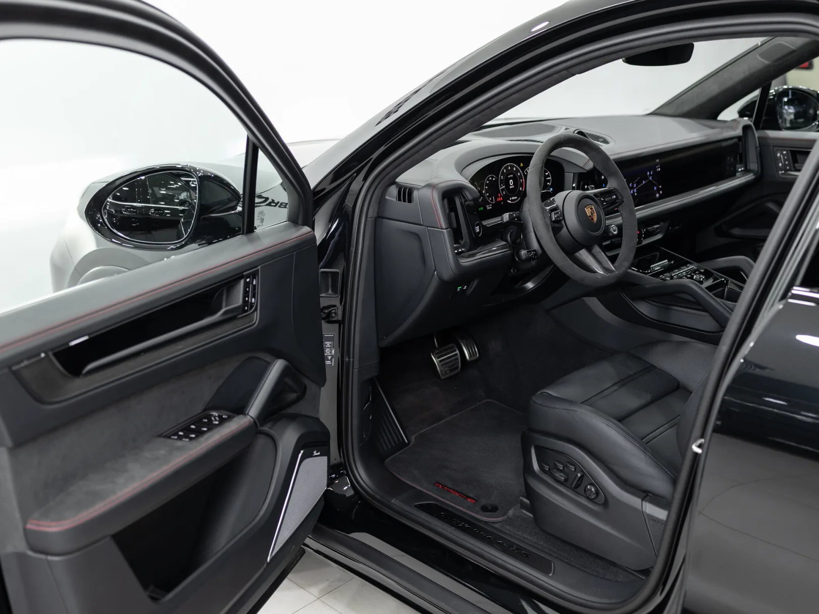 Porsche Cayenne GTS Coupé III Рестайлинг, 2026 — экстерьер, фото 7