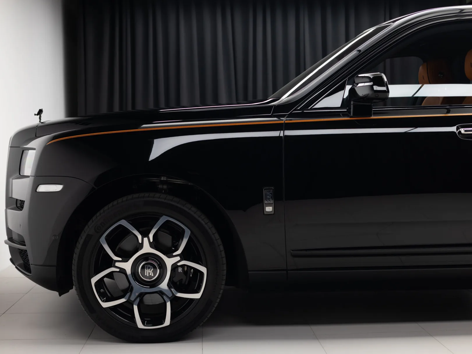 Rolls-Royce Cullinan Individual I (Series I), 2022 — экстерьер, фото 40