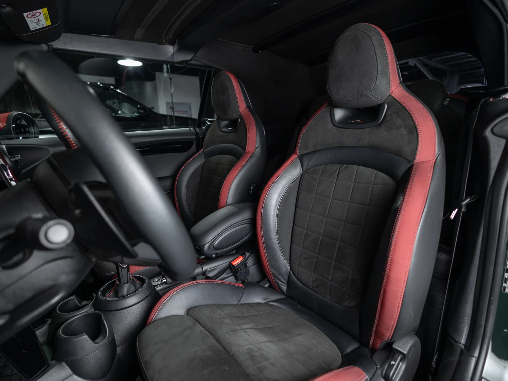 Mini Cabrio JCW III Рестайлинг, 2019 — экстерьер, фото 17
