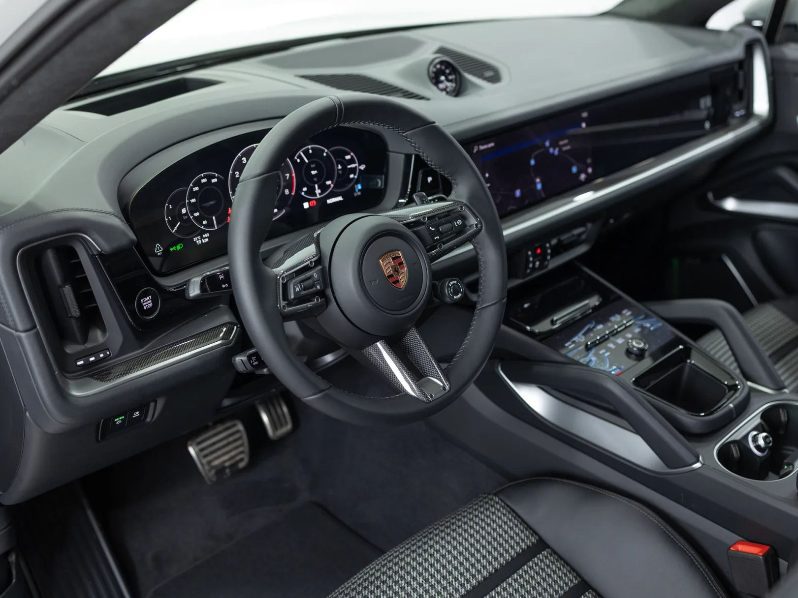 Porsche Cayenne GTS Coupé III Рестайлинг, 2025 — экстерьер, фото 10