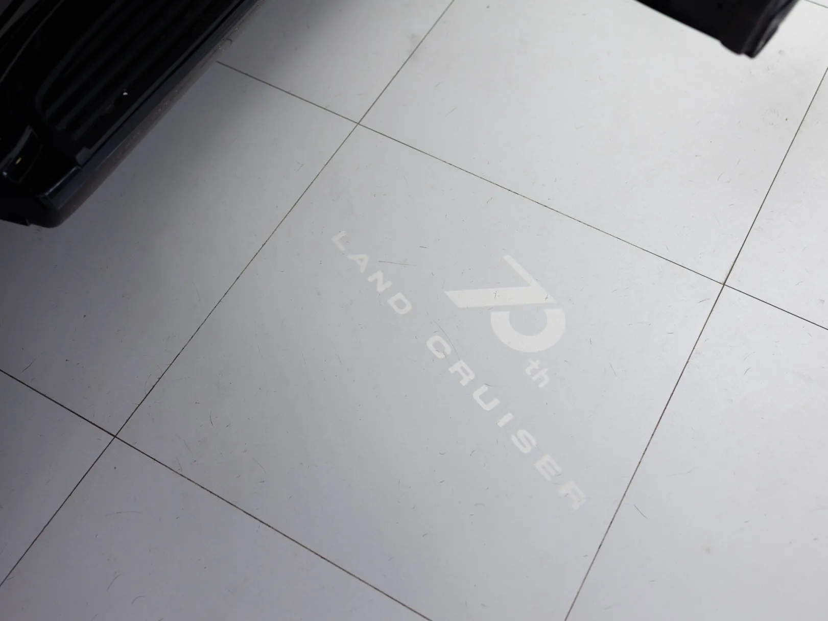 Toyota Land Cruiser 70th Anniversary 300 Series, 2021 — экстерьер, фото 27