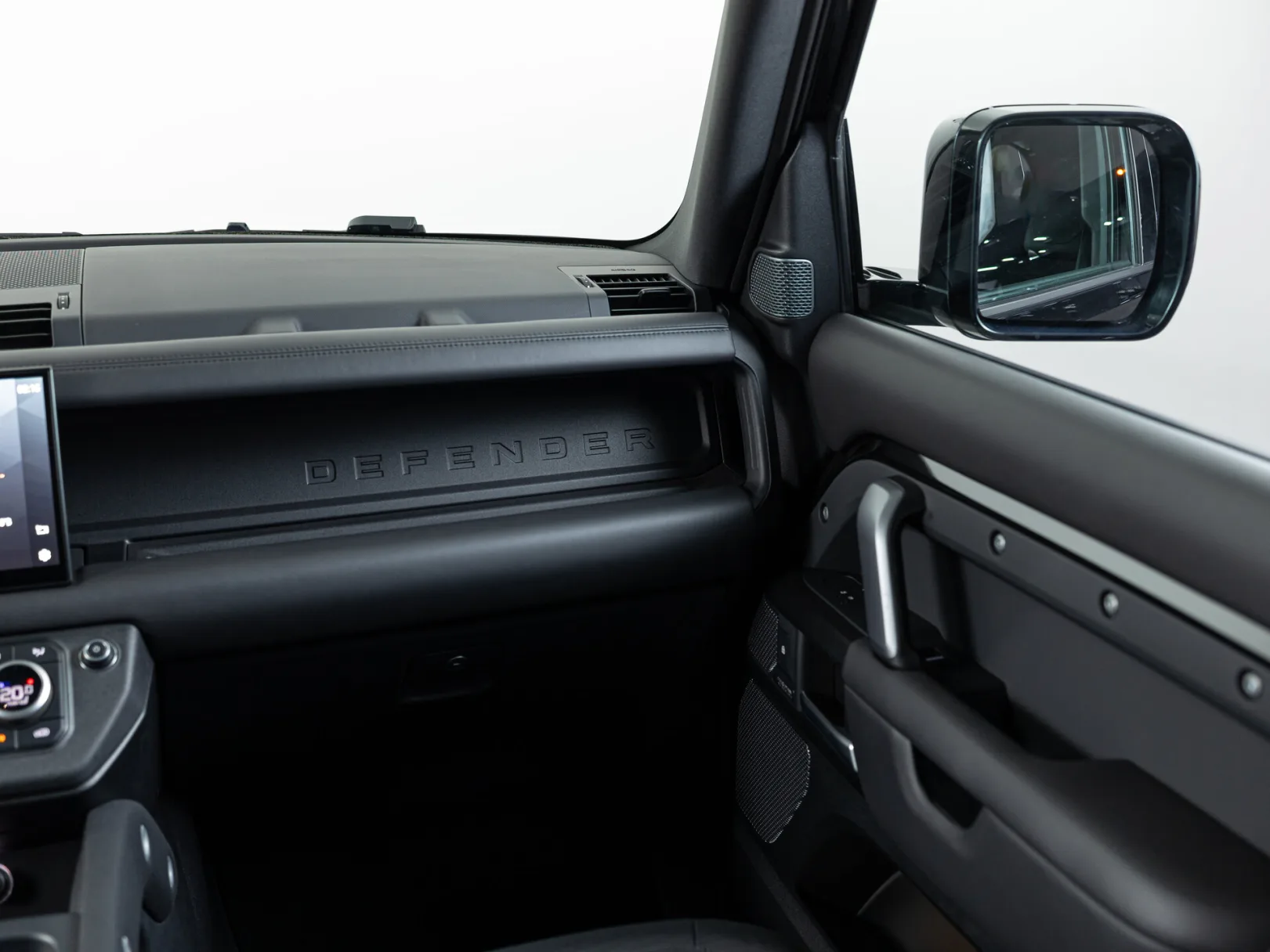 Land Rover Defender Bond Edition II, 2021 — экстерьер, фото 20