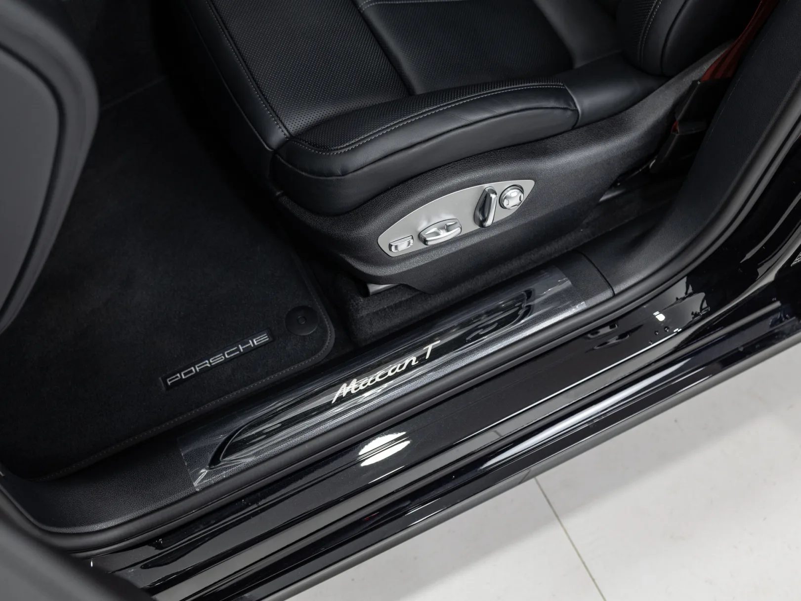 Porsche Macan T I Рестайлинг 2, 2026 — экстерьер, фото 12