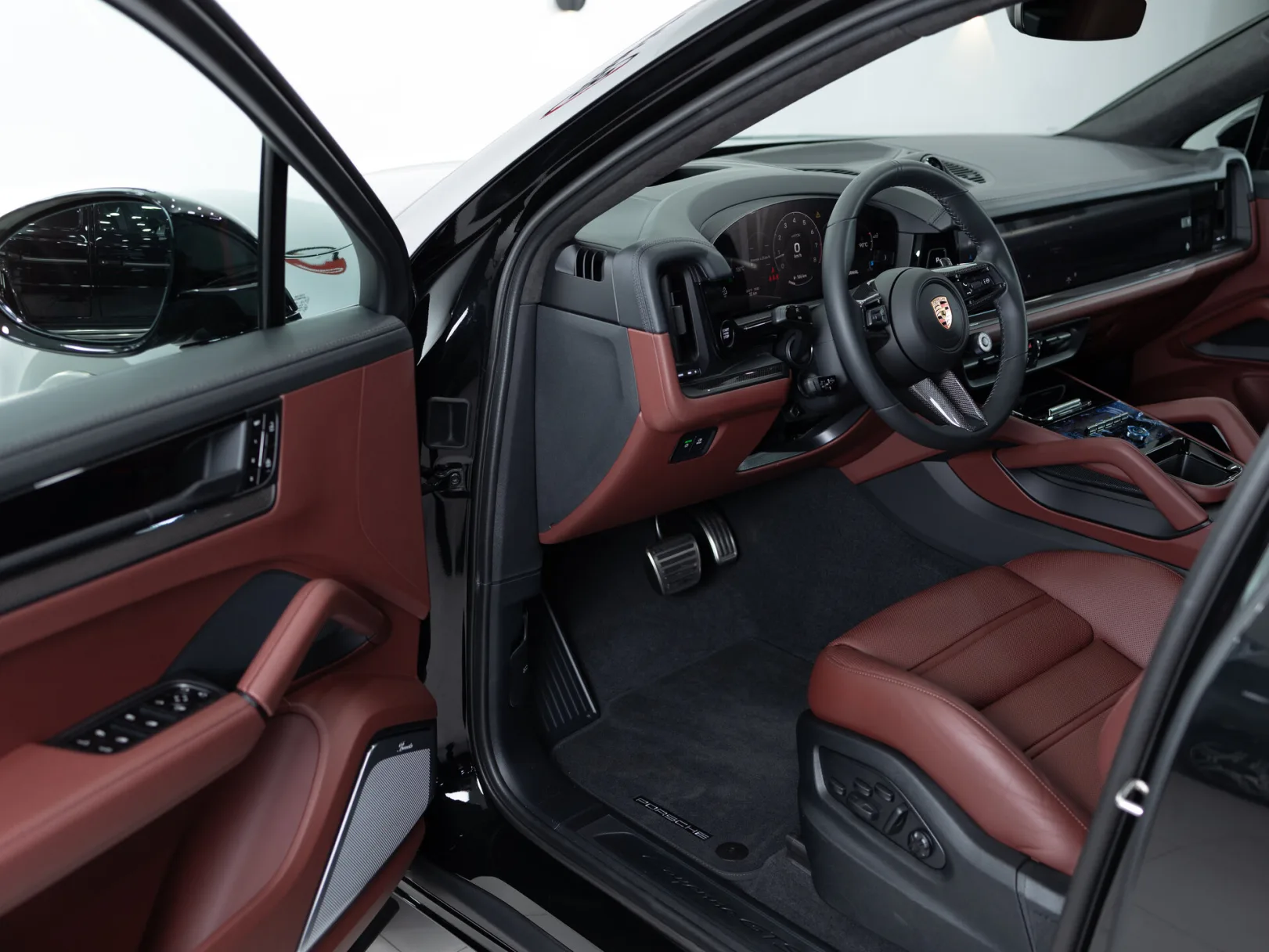 Porsche Cayenne GTS Coupé III Рестайлинг, 2024 — экстерьер, фото 7