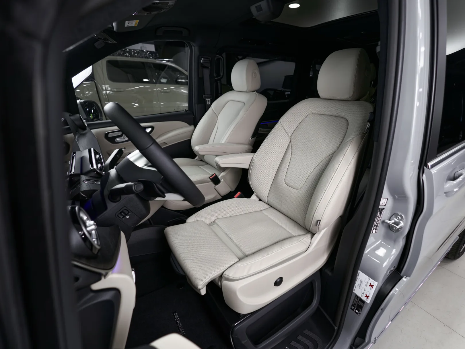 Mercedes-Benz V-Класс Exclusive III (W447) Рестайлинг 2, 2026 — экстерьер, фото 12