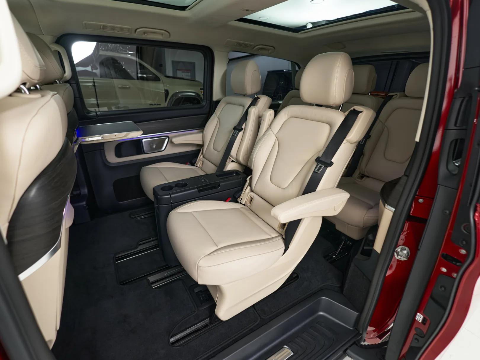 Mercedes-Benz V-Класс Exclusive AMG Line III (W447) Рестайлинг 2, 2024 — экстерьер, фото 29