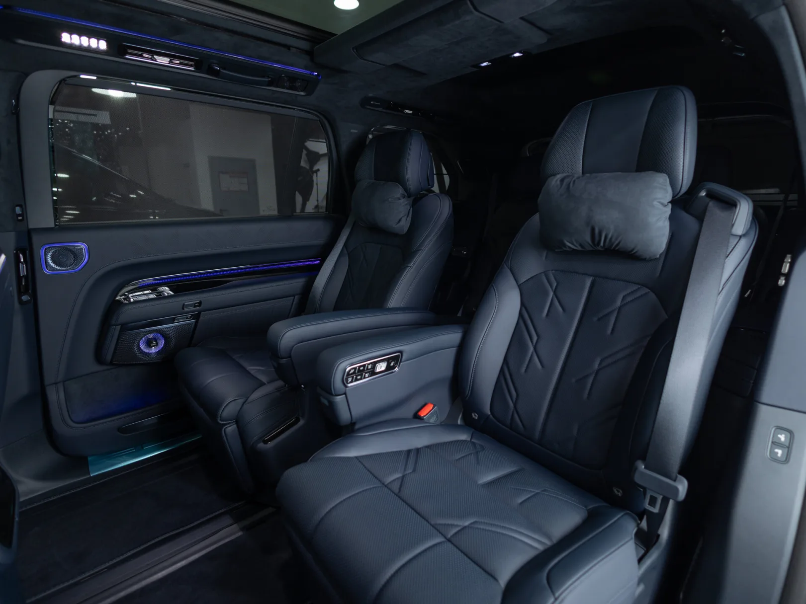 Zeekr 9X Max (6 seats) I, 2025 — экстерьер, фото 17