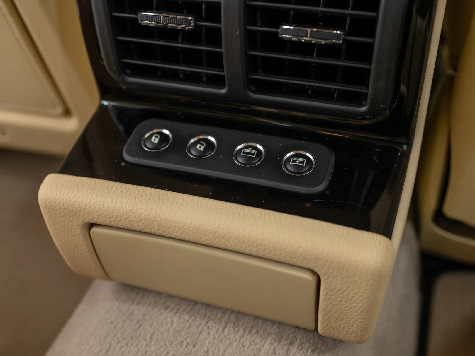 Maserati Quattroporte V Рестайлинг, 2011 — экстерьер, фото 24
