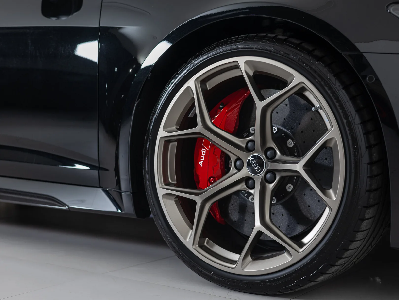 Audi RS 6 RS6 Avant performance IV (C8), 2025 — экстерьер, фото 35