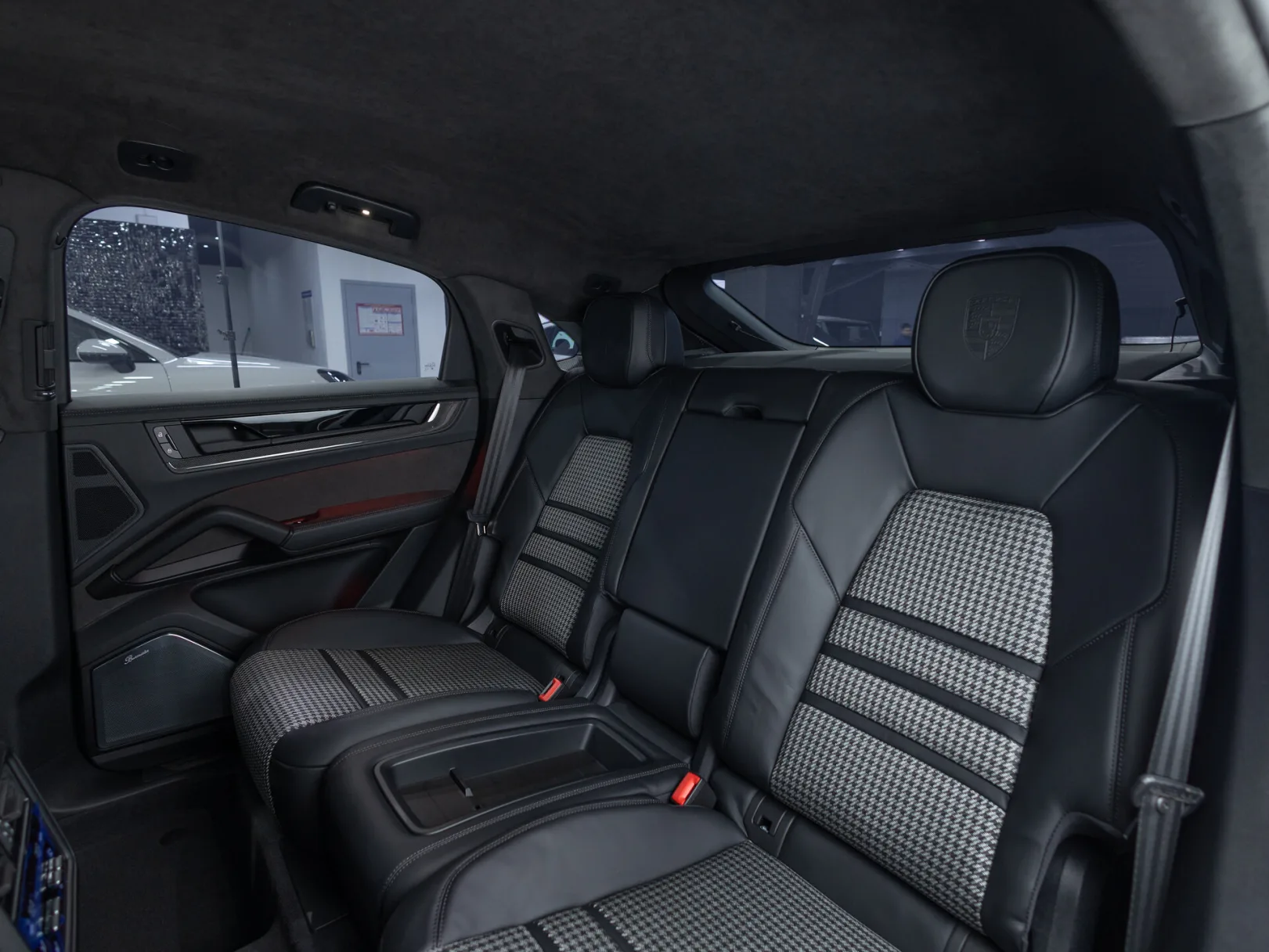 Porsche Cayenne GTS Coupé III Рестайлинг, 2025 — экстерьер, фото 29