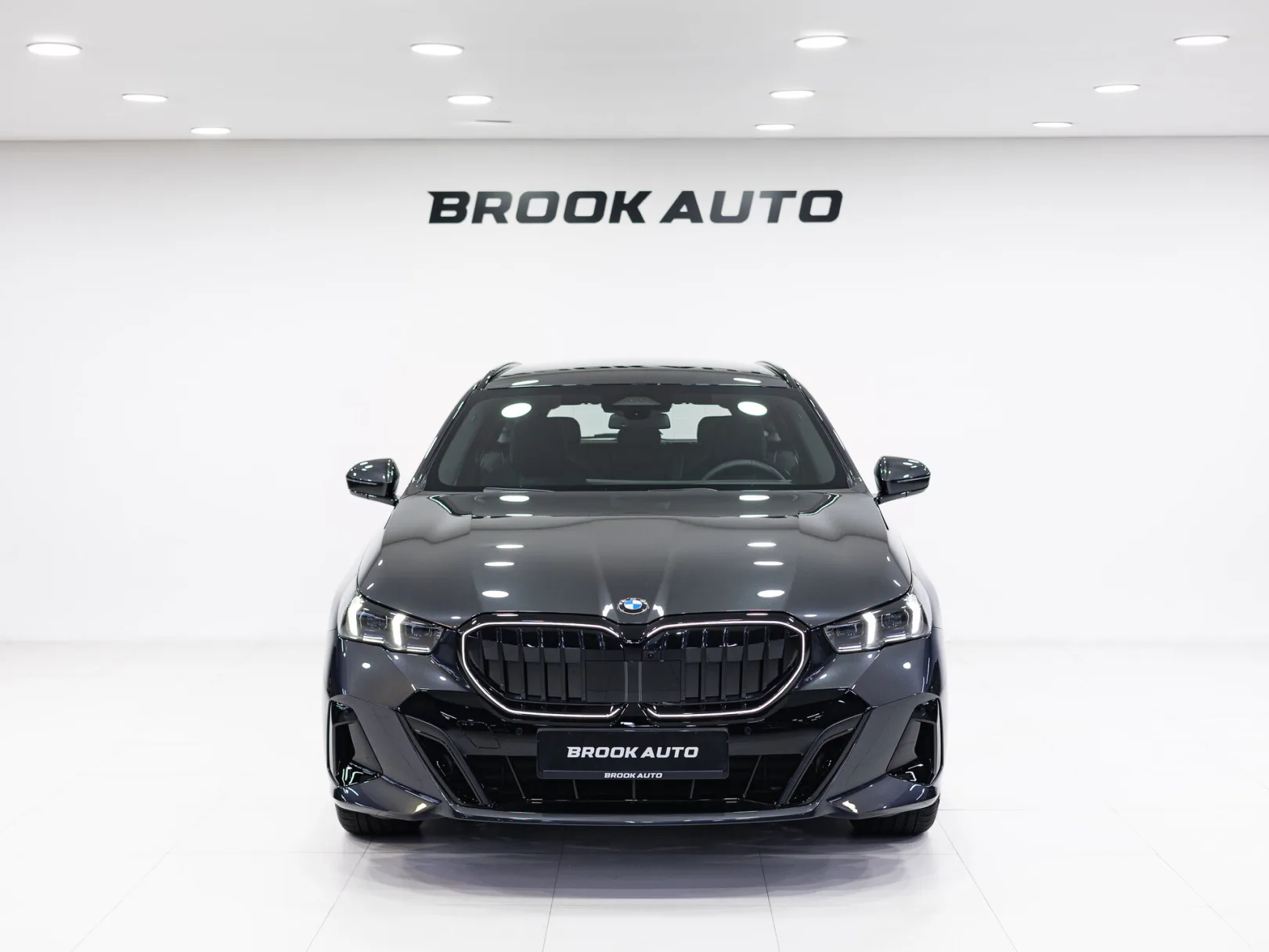 BMW 5 серии 520d xDrive Touring VIII (G60/G61/G68), 2024 — экстерьер, фото 2
