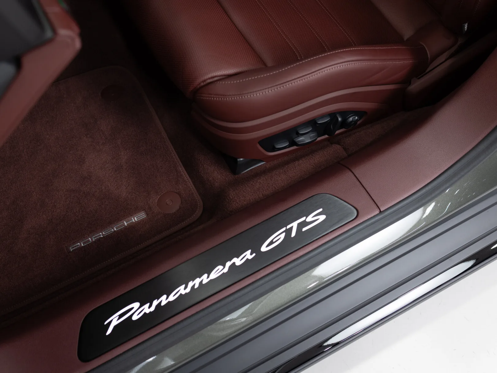 Porsche Panamera GTS III, 2025 — экстерьер, фото 11