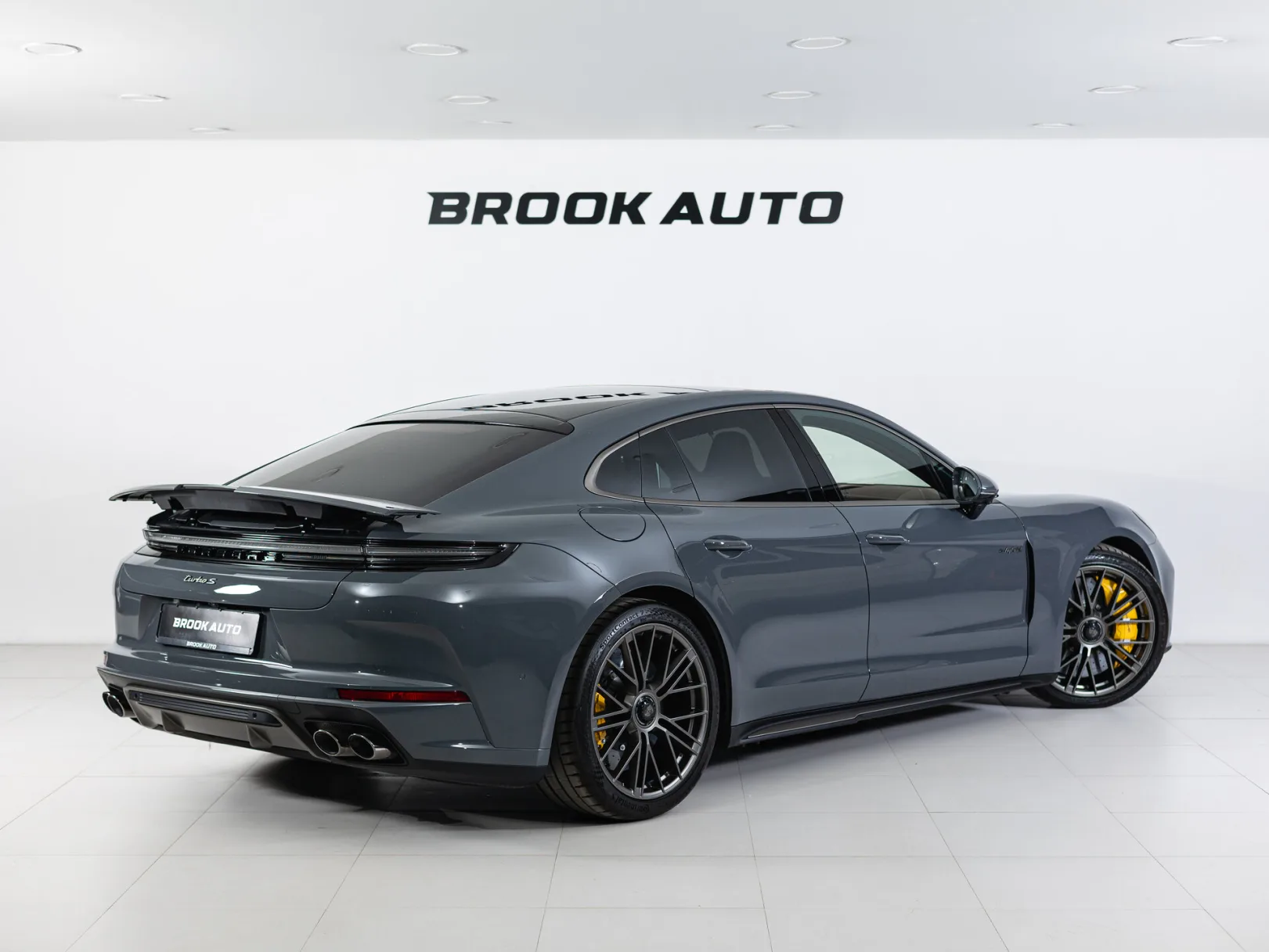 Porsche Panamera Turbo S E-Hybrid III, 2026 — экстерьер, фото 6