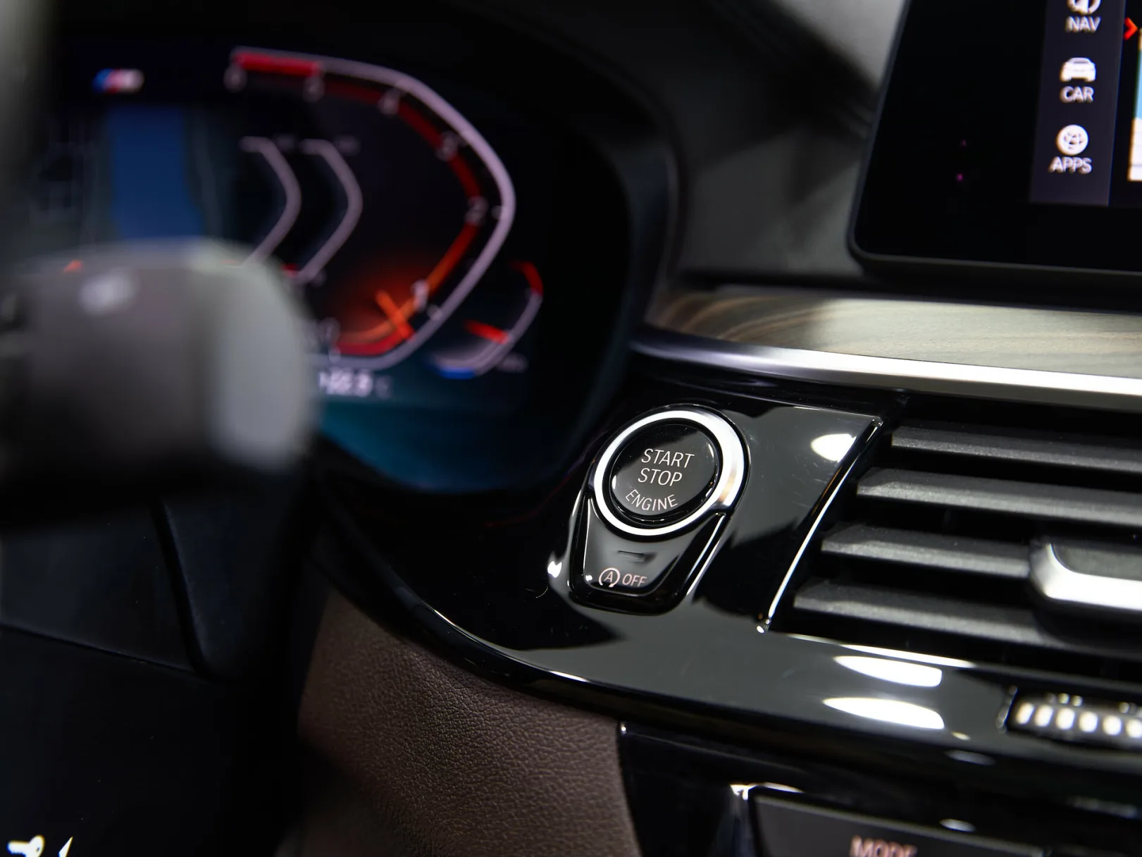 BMW 5 серии 530d xDrive M Sport VII (G30/G31/G38), 2020 — экстерьер, фото 20
