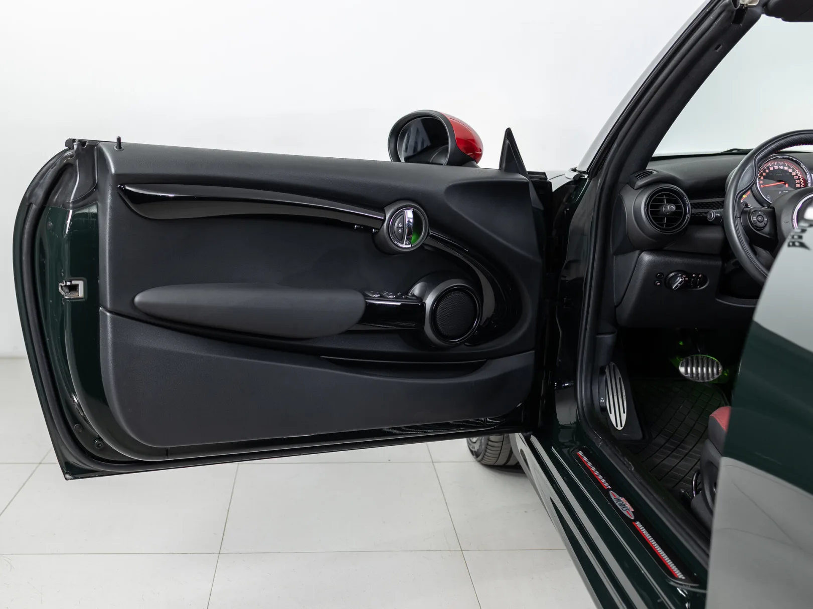 Mini Cabrio JCW III Рестайлинг, 2019 — экстерьер, фото 14