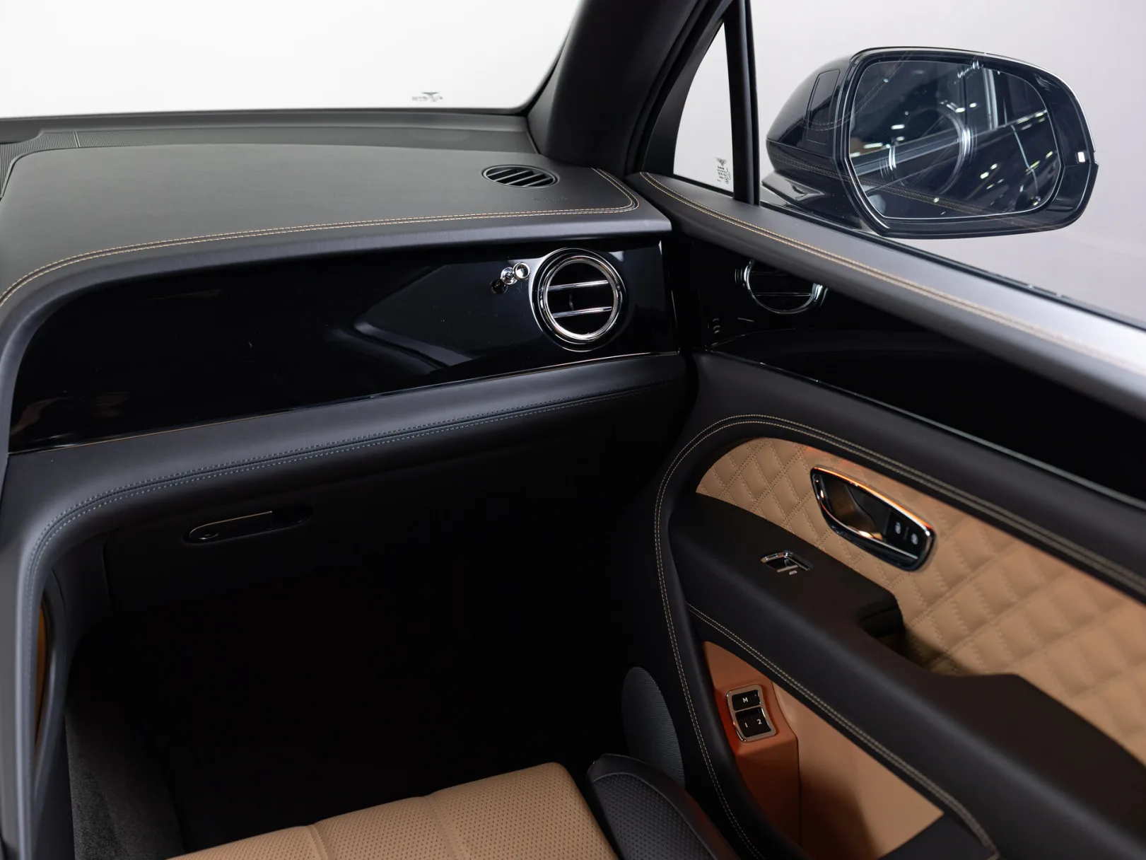 Bentley Bentayga Individual I Рестайлинг, 2022 — экстерьер, фото 21