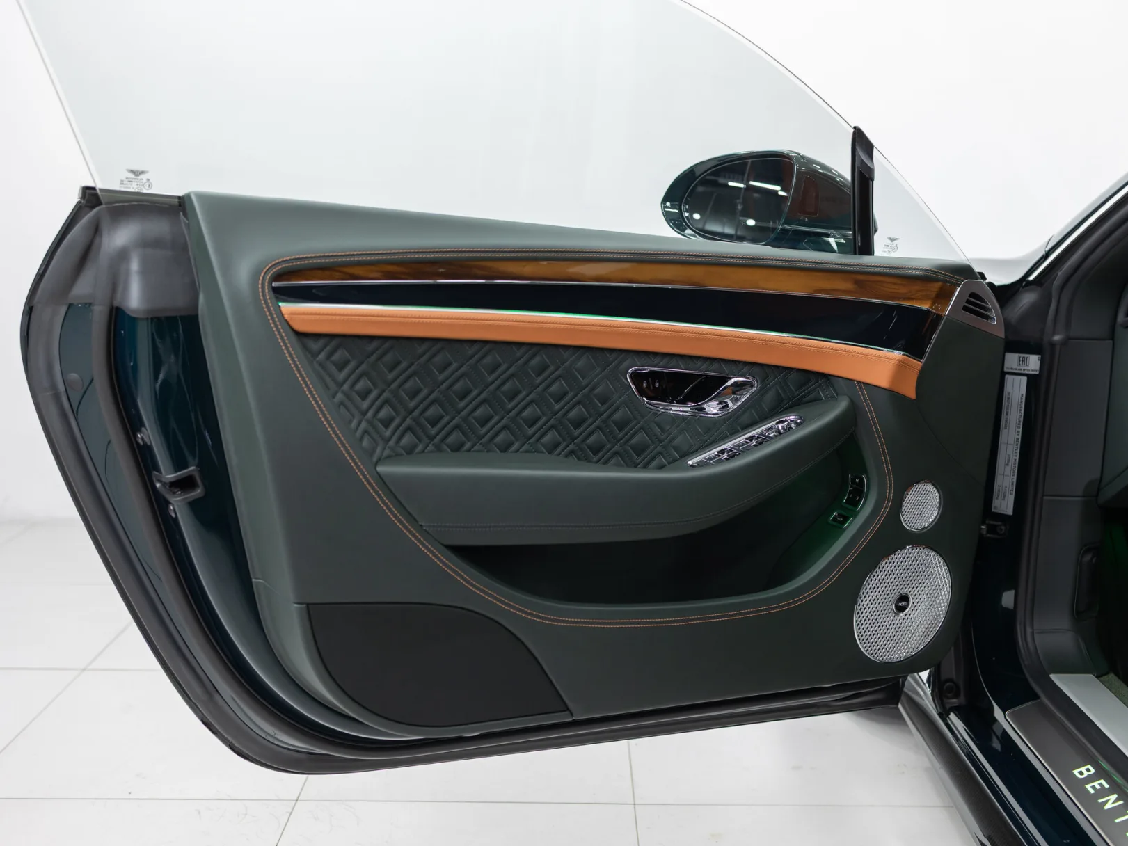 Bentley Continental GT III, 2021 — экстерьер, фото 8