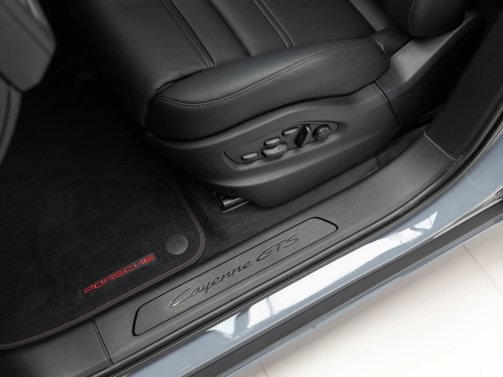 Porsche Cayenne GTS Coupé III Рестайлинг, 2026 — экстерьер, фото 12