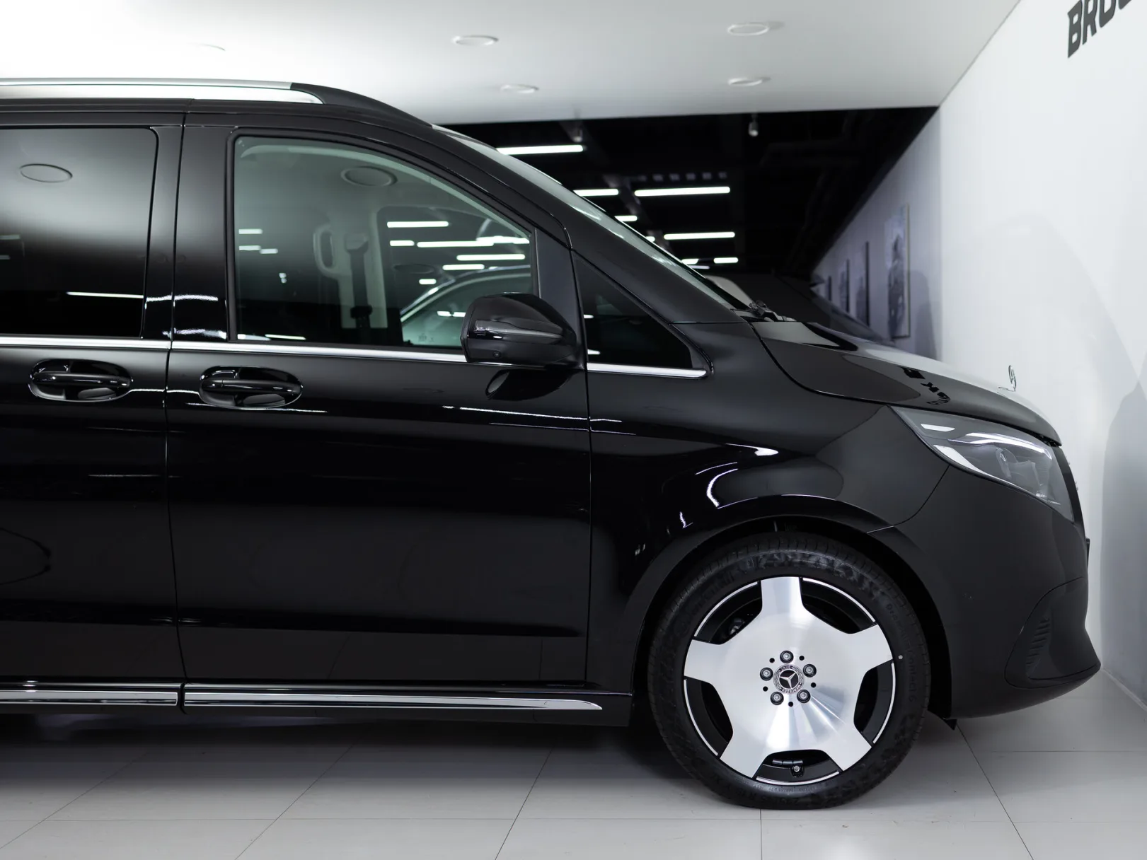 Mercedes-Benz V-Класс Exclusive III (W447) Рестайлинг 2, 2025 — экстерьер, фото 36