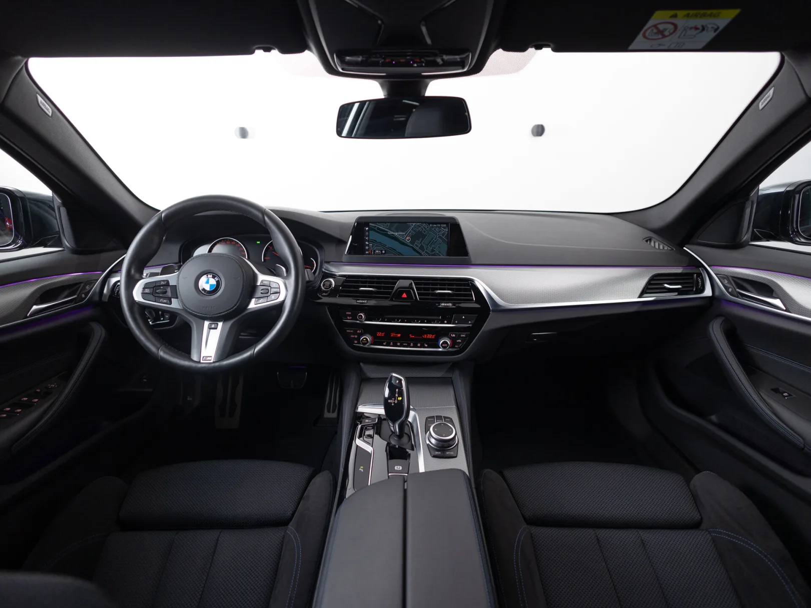 BMW 5 серии 520d xDrive M Sport VII (G30/G31/G38), 2019 — экстерьер, фото 19