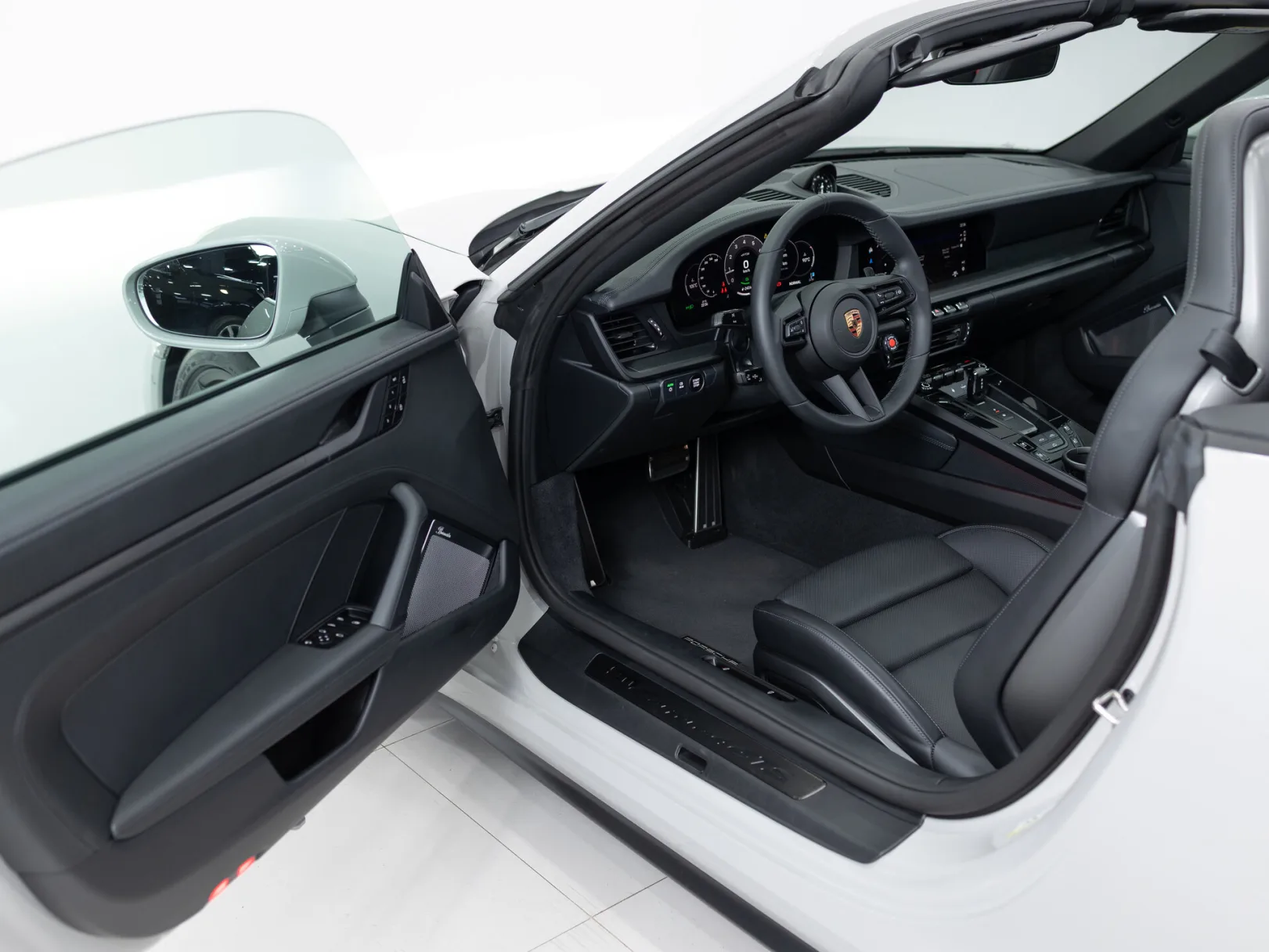 Porsche 911 Carrera 4 GTS VIII (992) Рестайлинг, 2025 — экстерьер, фото 13