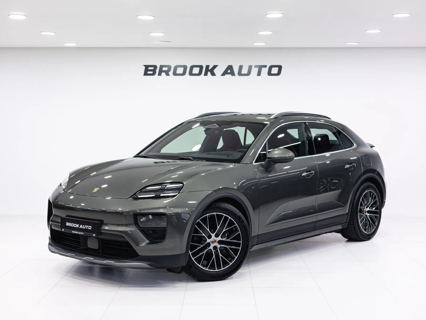 Porsche Macan 4 Electric II, 2025 — экстерьер, фото 1