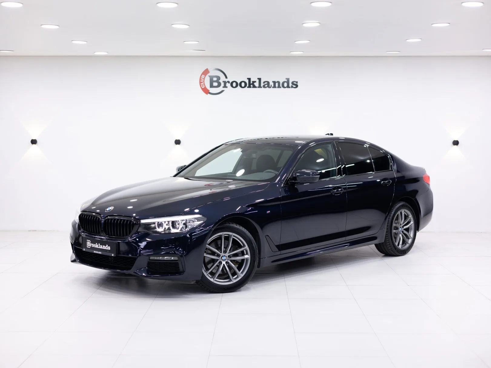 BMW 5 серии 520d xDrive M Sport VII (G30/G31/G38), 2019 — экстерьер, фото 1