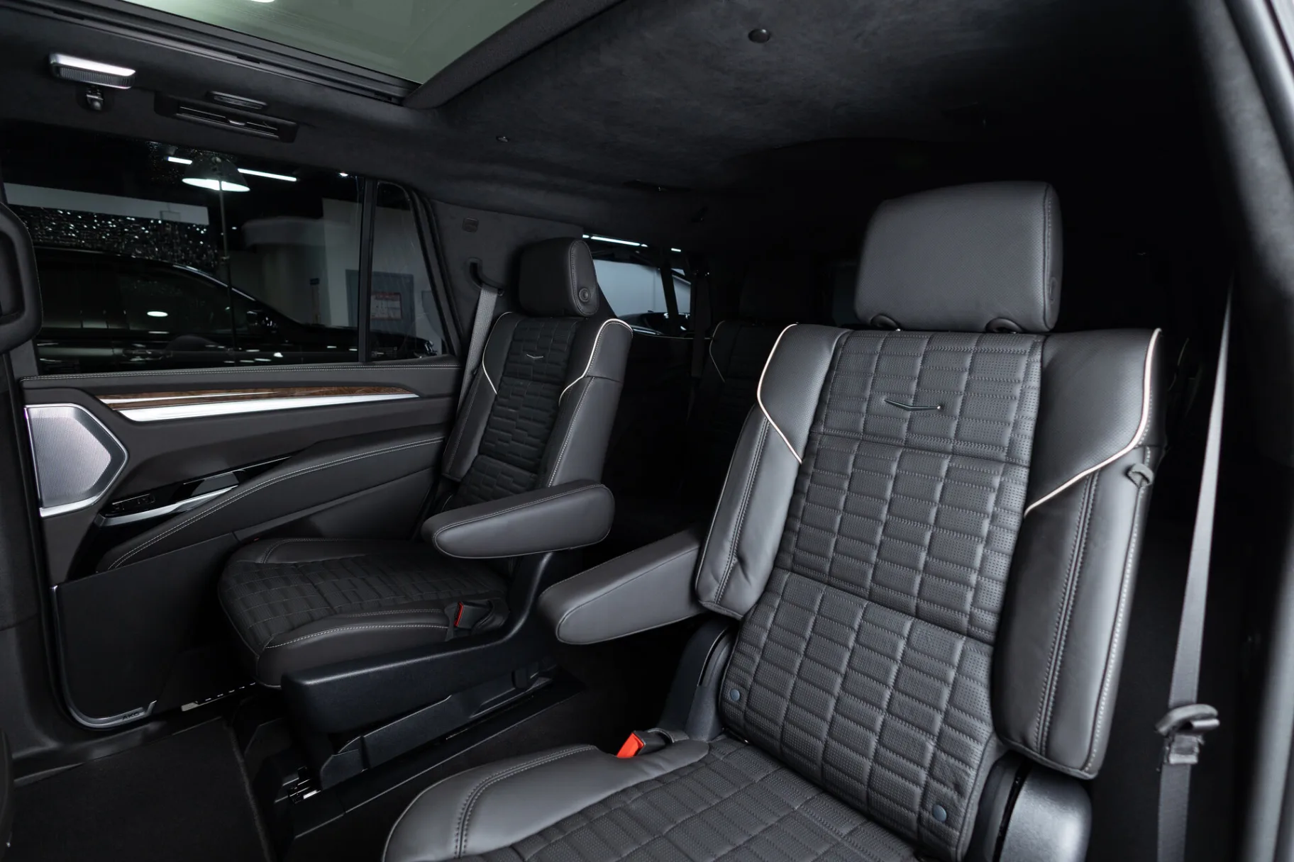 Cadillac Escalade Sport Platinum V Рестайлинг, 2025 — экстерьер, фото 32