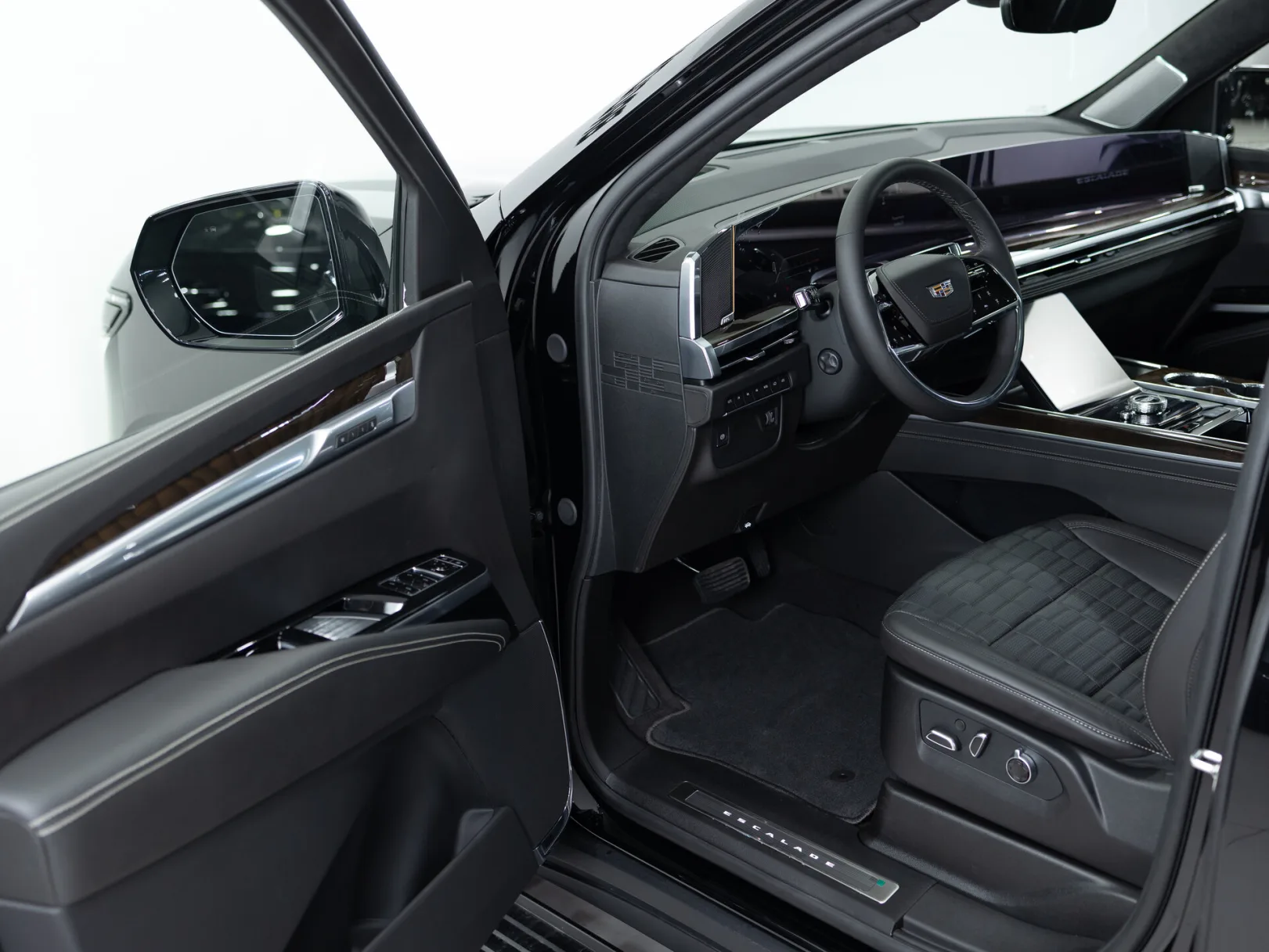 Cadillac Escalade Sport Platinum V Рестайлинг, 2025 — экстерьер, фото 8