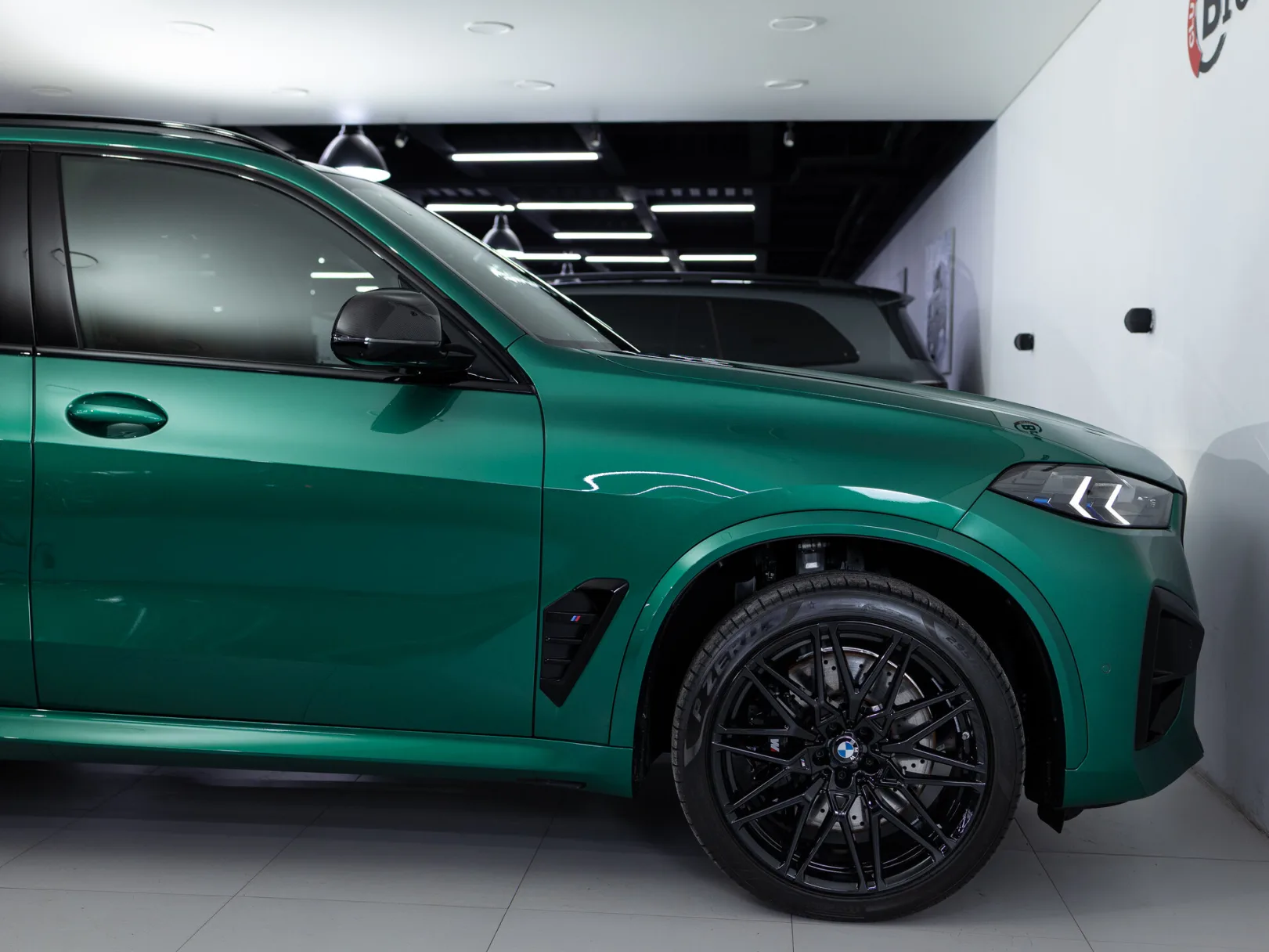 BMW X5 M Competition III (F95) Рестайлинг, 2024 — экстерьер, фото 33