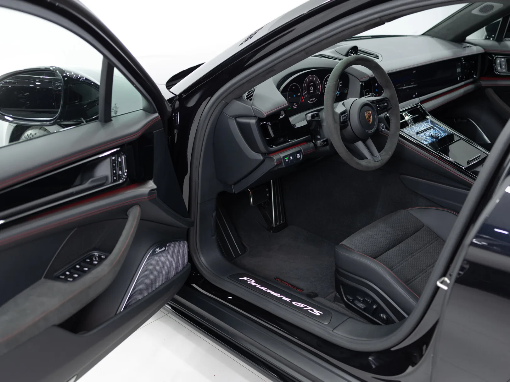 Porsche Panamera GTS III, 2025 — экстерьер, фото 7