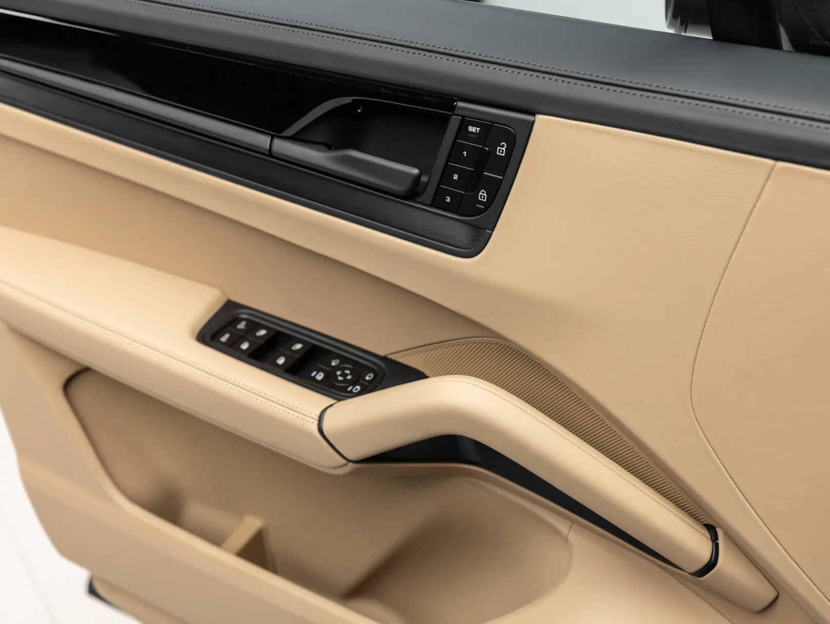 Porsche Cayenne Coupé III Рестайлинг, 2026 — экстерьер, фото 9